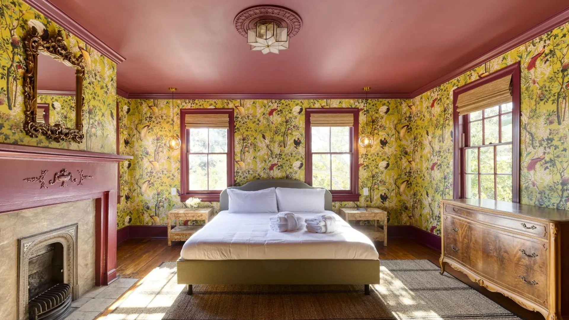 The Nicholas George's King Suite- Walk To King Charleston