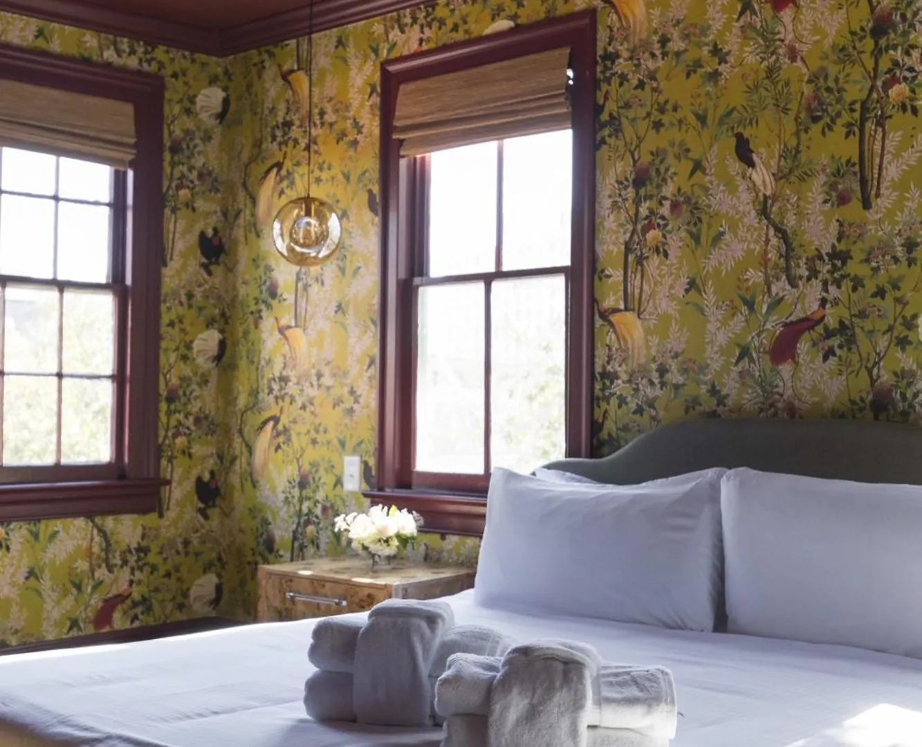The Nicholas George's King Suite- Walk To King Bed & Breakfast Charleston