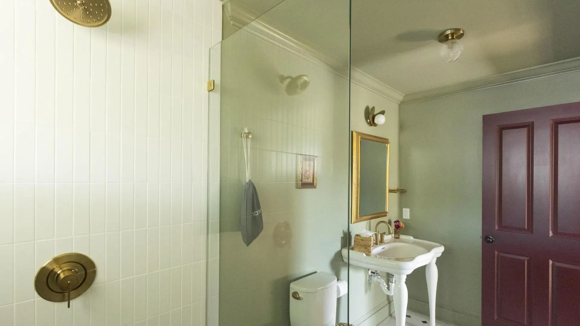 The Nicholas George's King Suite- Walk To King Charleston