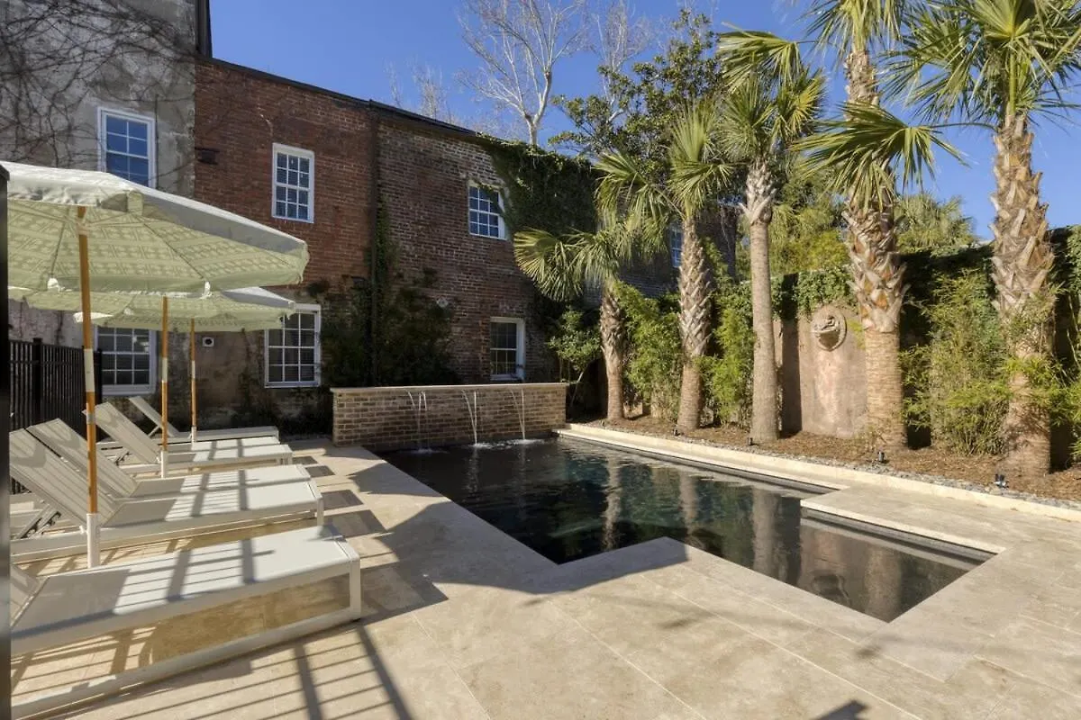 Bed & Breakfast Historic Veranda King Walk To King Charleston