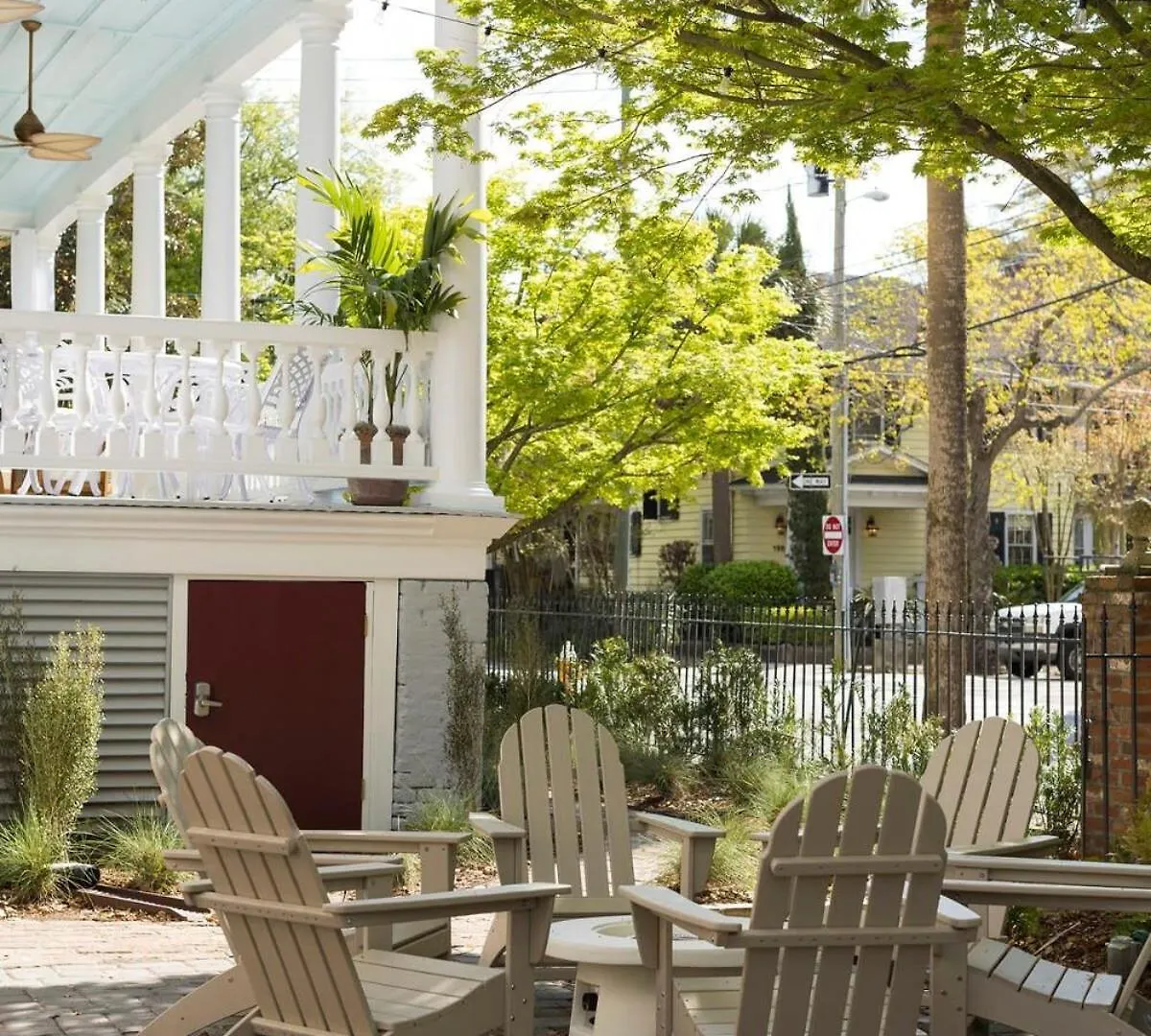 Third Floor Walkup King - Historic Bed & Breakfast *