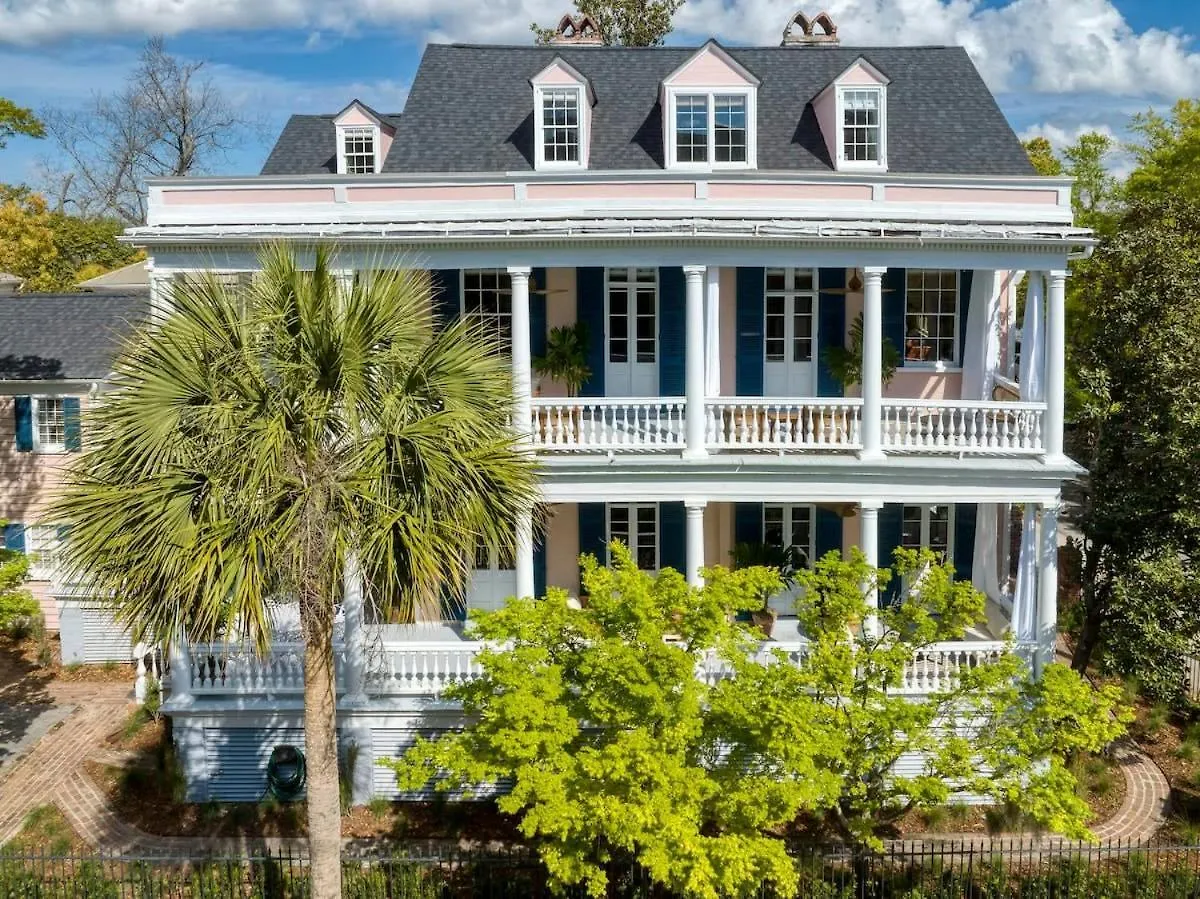 Third Floor Walkup King - Historic Bed & Breakfast *