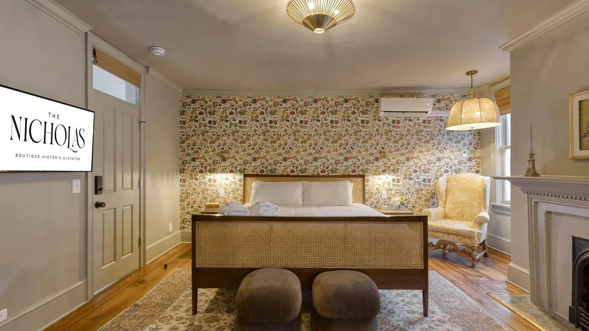 Historic Veranda King Walk To King *