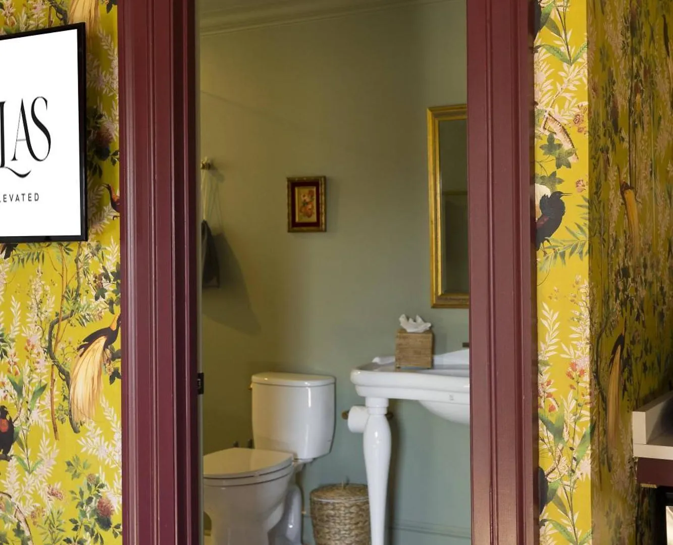 The Nicholas George's King Suite- Walk To King *