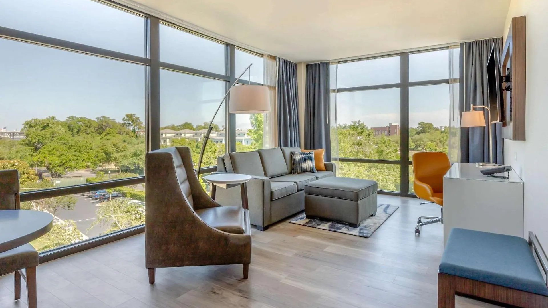 Cambria Riverview Hotel 3*