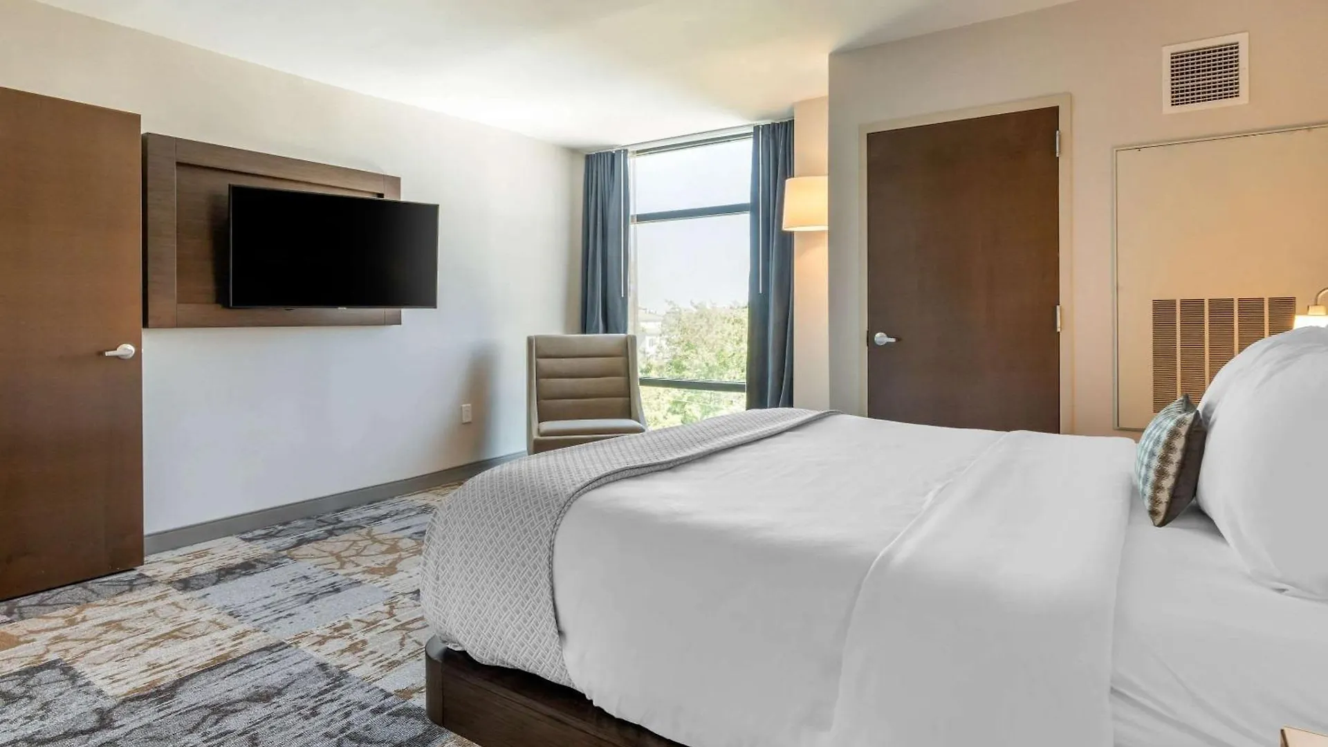 Cambria Riverview Hotel Charleston