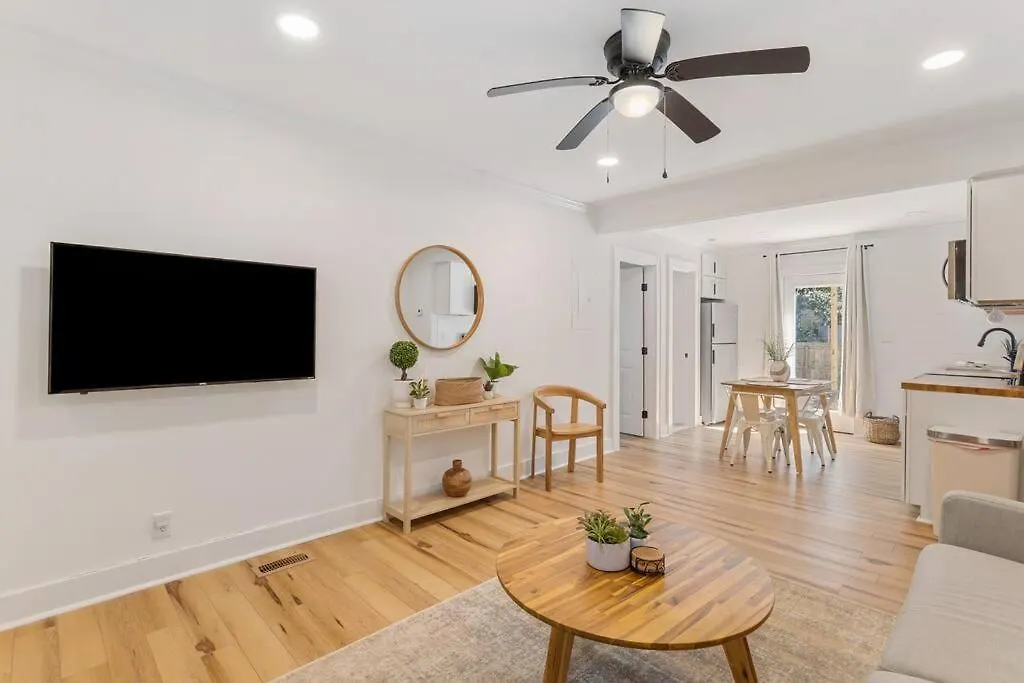 Southern Charm With Hot Tub 10 Min From Downtown! Holiday home *