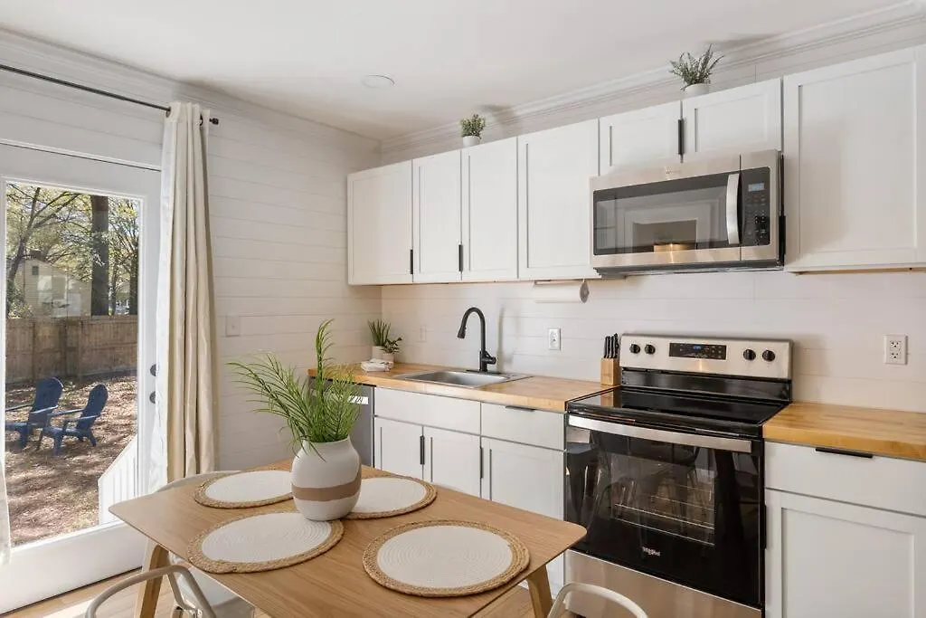 Holiday home Southern Charm With Hot Tub 10 Min From Downtown!