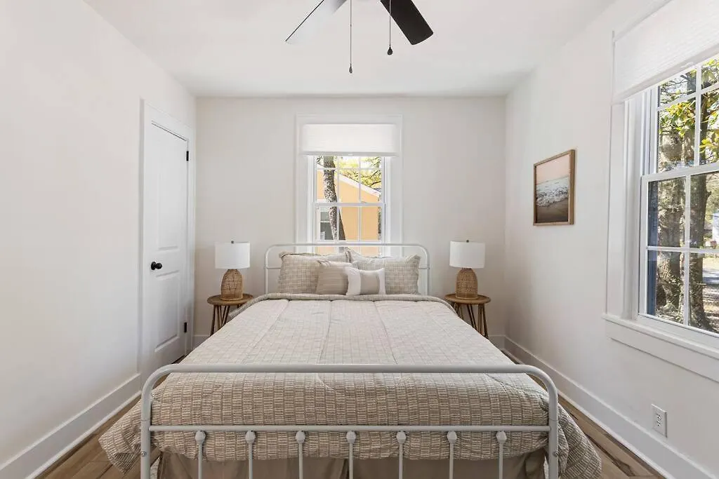 Southern Charm With Hot Tub 10 Min From Downtown! * Charleston