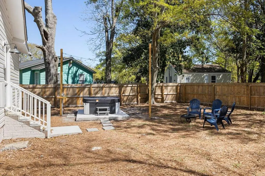 Holiday home Southern Charm With Hot Tub 10 Min From Downtown! *