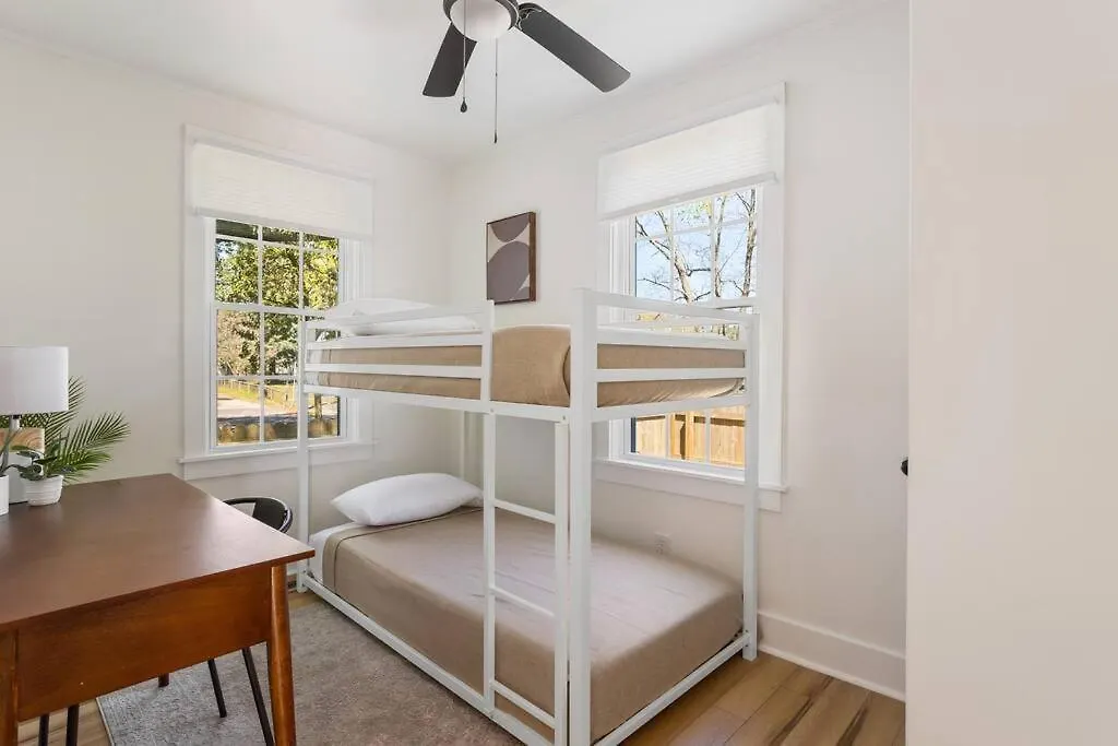 Holiday home Southern Charm With Hot Tub 10 Min From Downtown! *