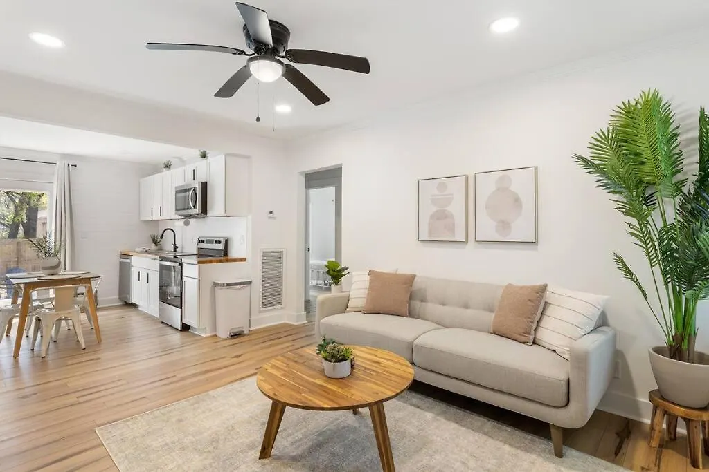 Southern Charm With Hot Tub 10 Min From Downtown!