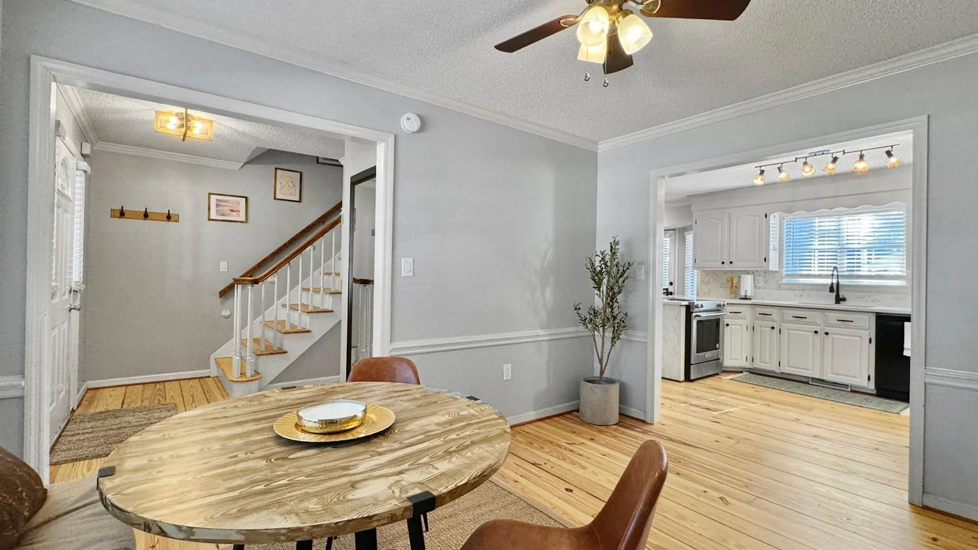 Cozy Away From - Pet-friendly, King Bed *