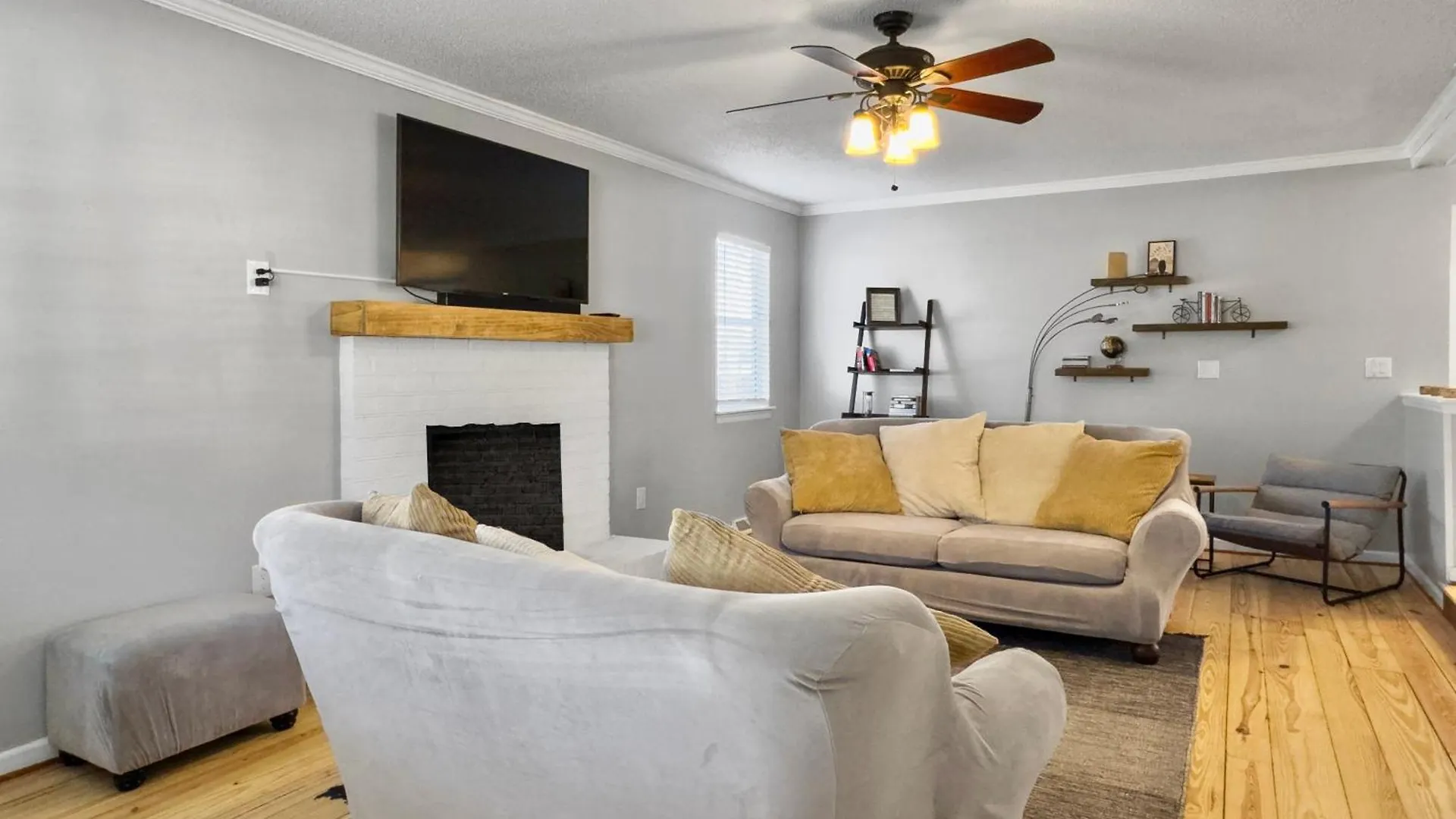 Cozy Away From - Pet-friendly, King Bed *
