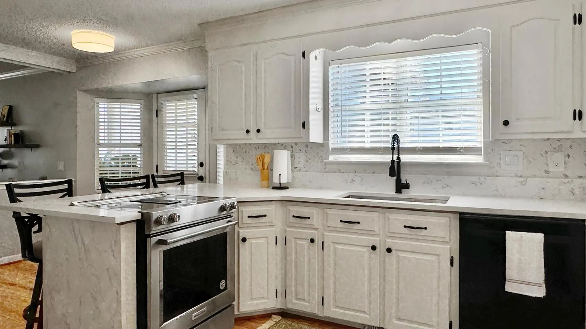 Cozy Away From - Pet-friendly, King Bed *
