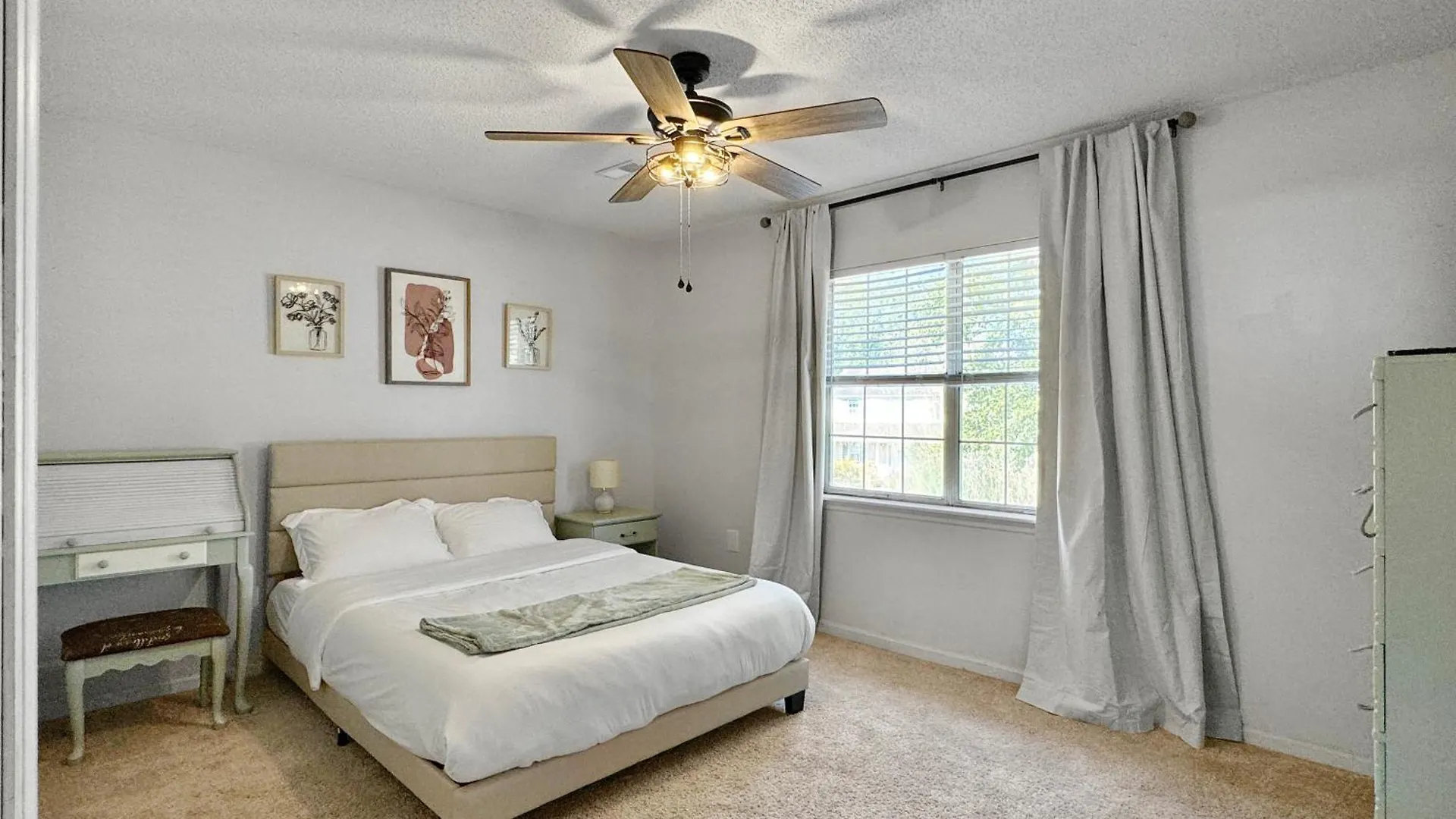 Cozy Away From - Pet-friendly, King Bed Holiday home