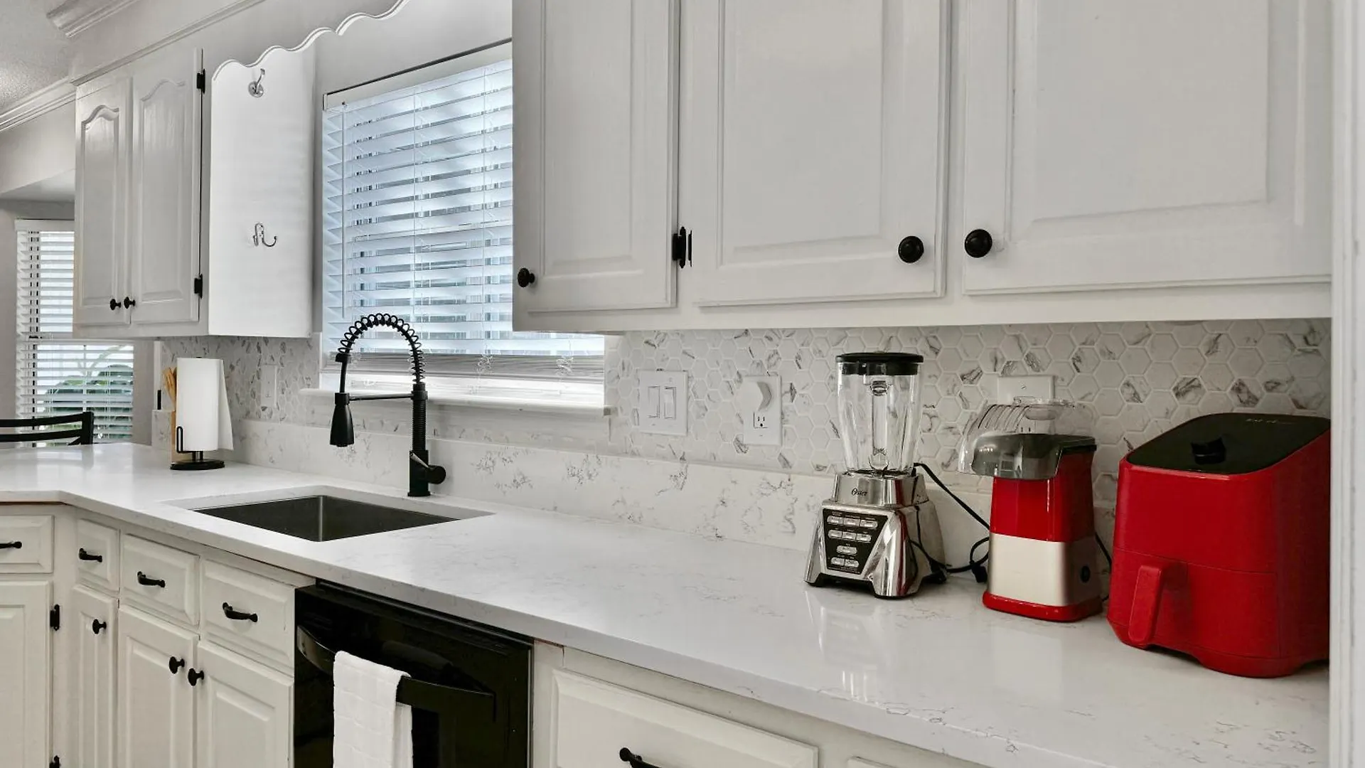 Cozy Away From - Pet-friendly, King Bed Holiday home *