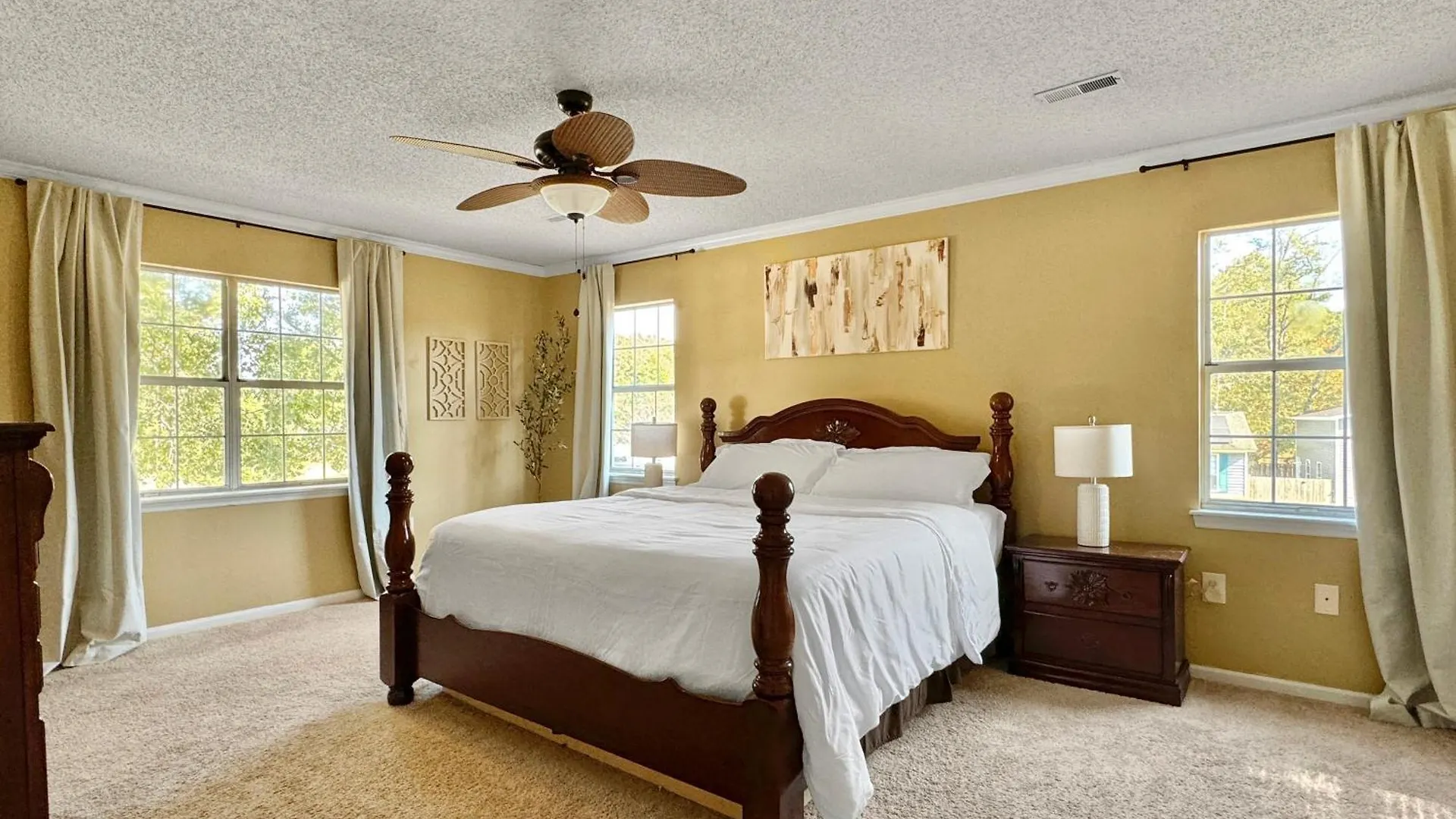 Cozy Away From - Pet-friendly, King Bed Charleston