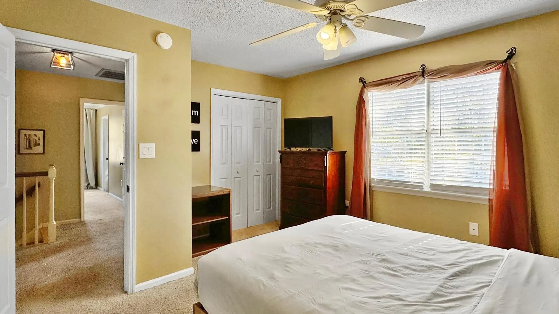 Cozy Away From - Pet-friendly, King Bed