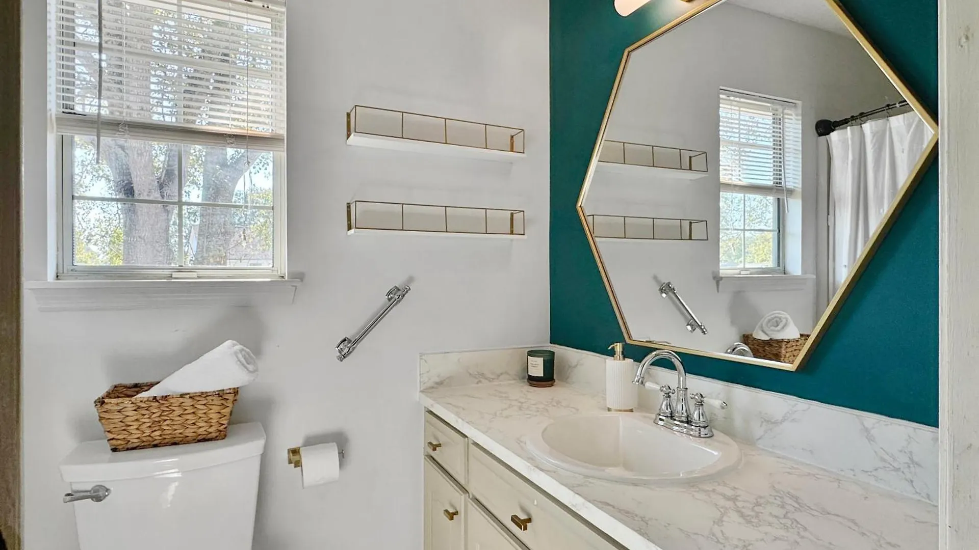 Cozy Away From - Pet-friendly, King Bed * Charleston