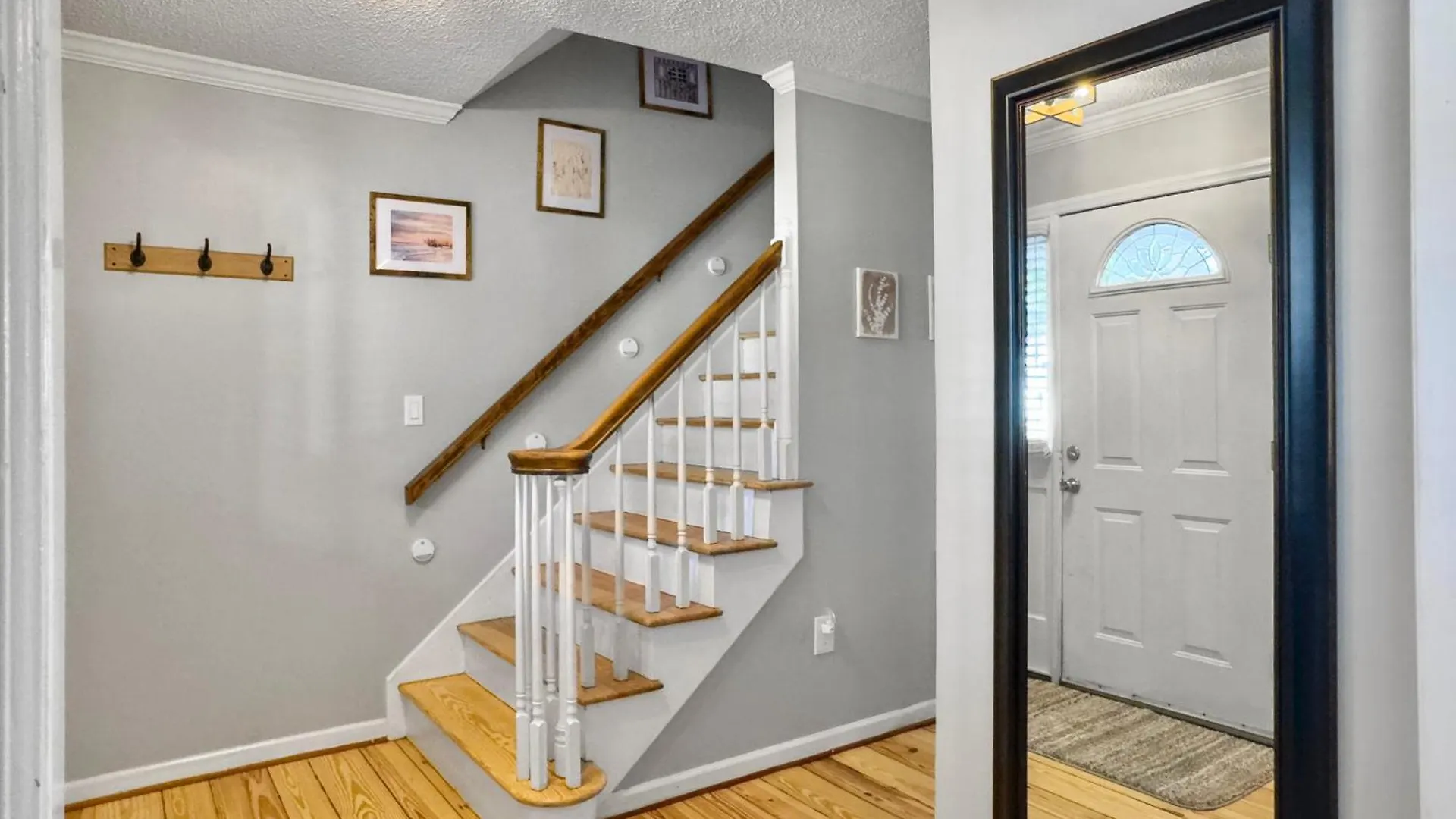Cozy Away From - Pet-friendly, King Bed