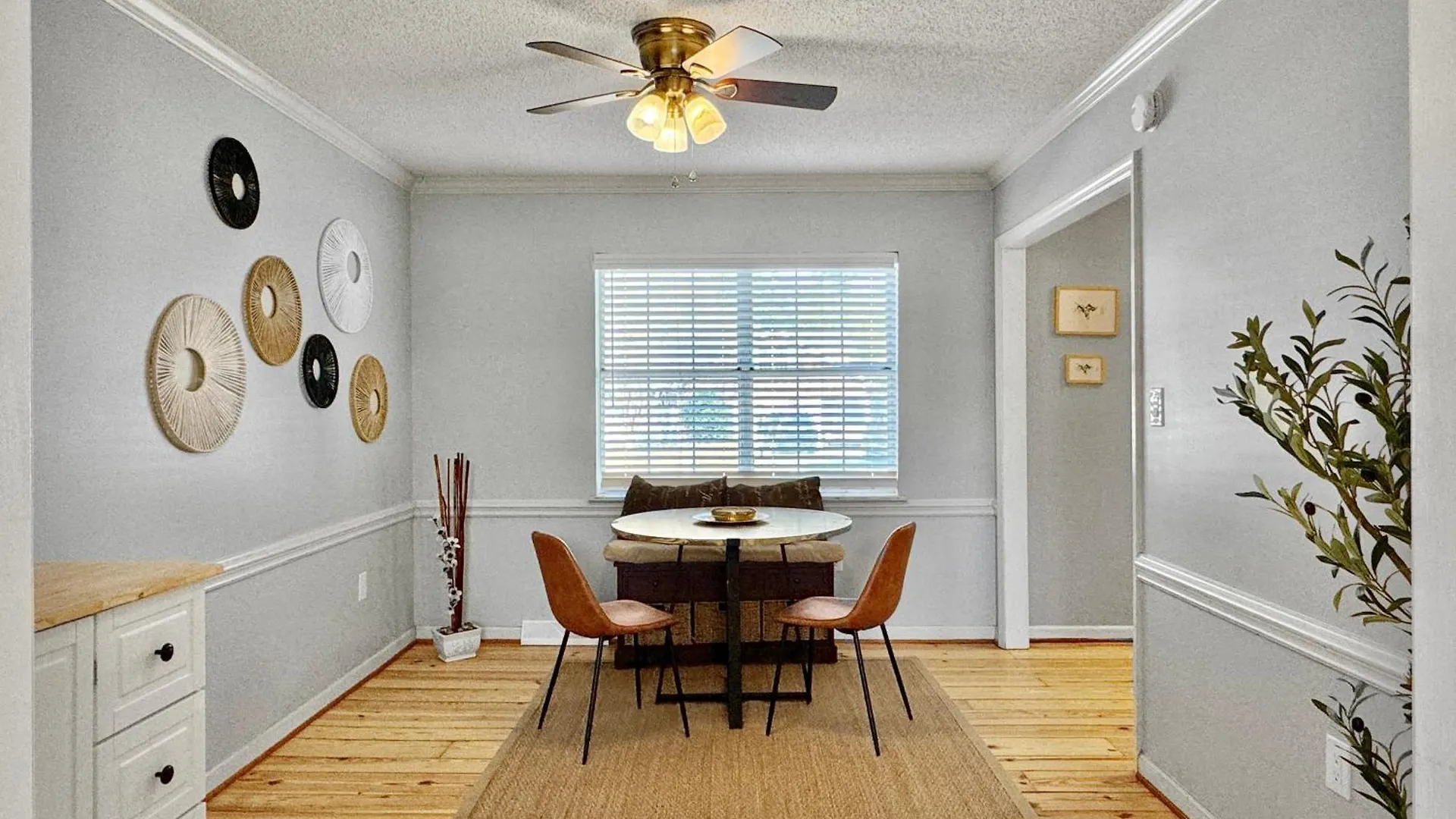 Cozy Away From - Pet-friendly, King Bed Holiday home *