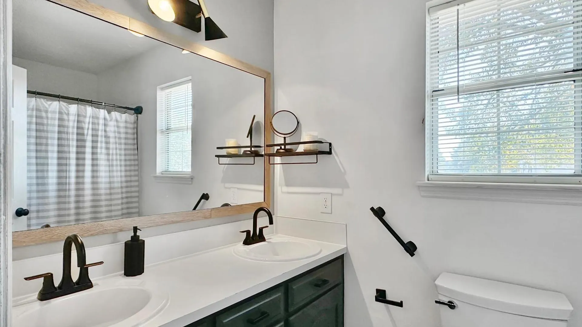 Cozy Away From - Pet-friendly, King Bed
