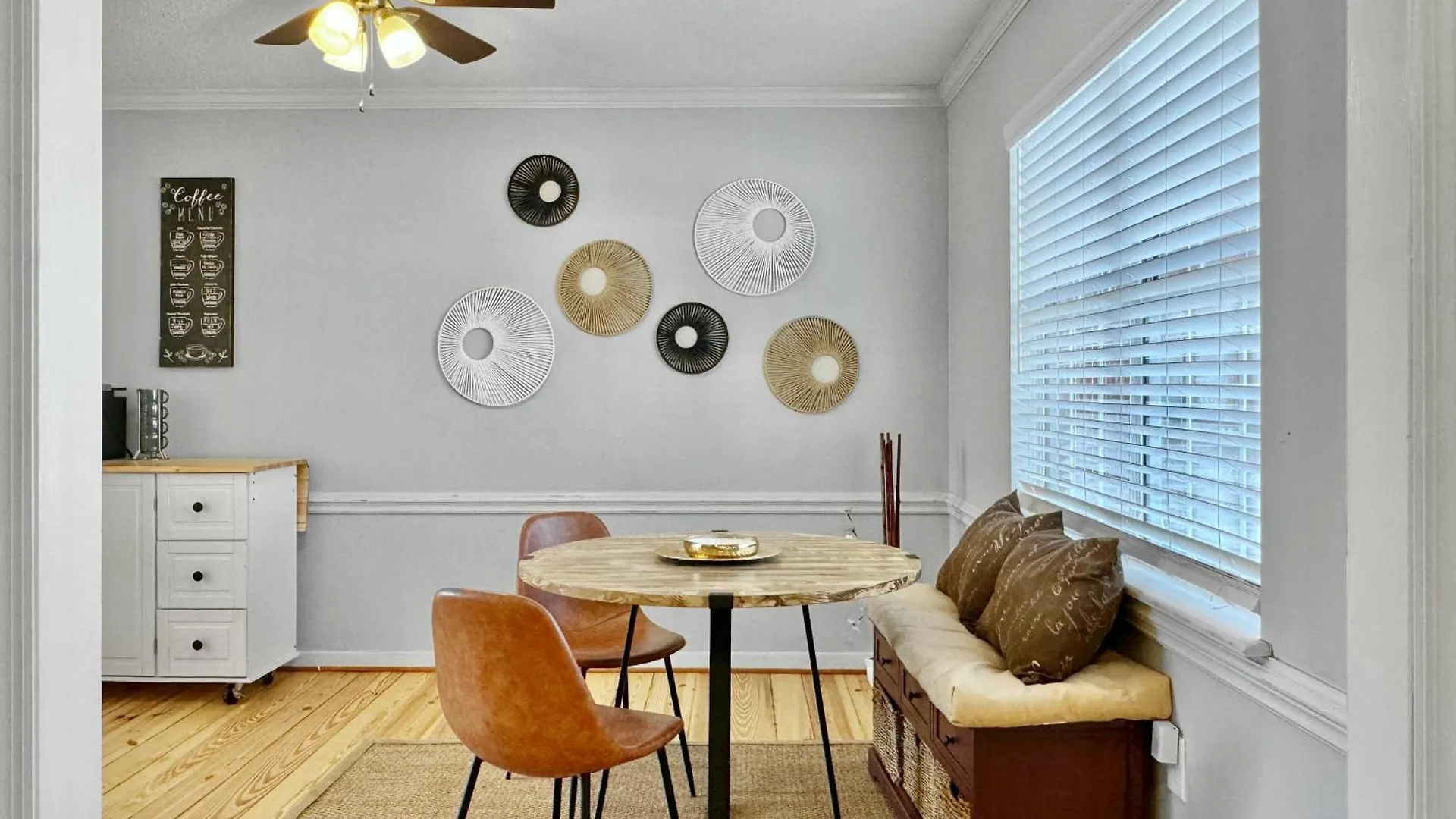 Cozy Away From - Pet-friendly, King Bed * Charleston