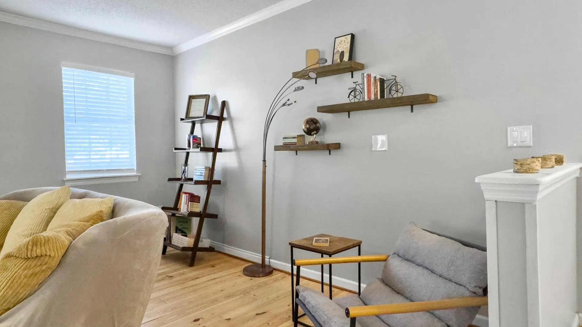 Cozy Away From - Pet-friendly, King Bed Charleston