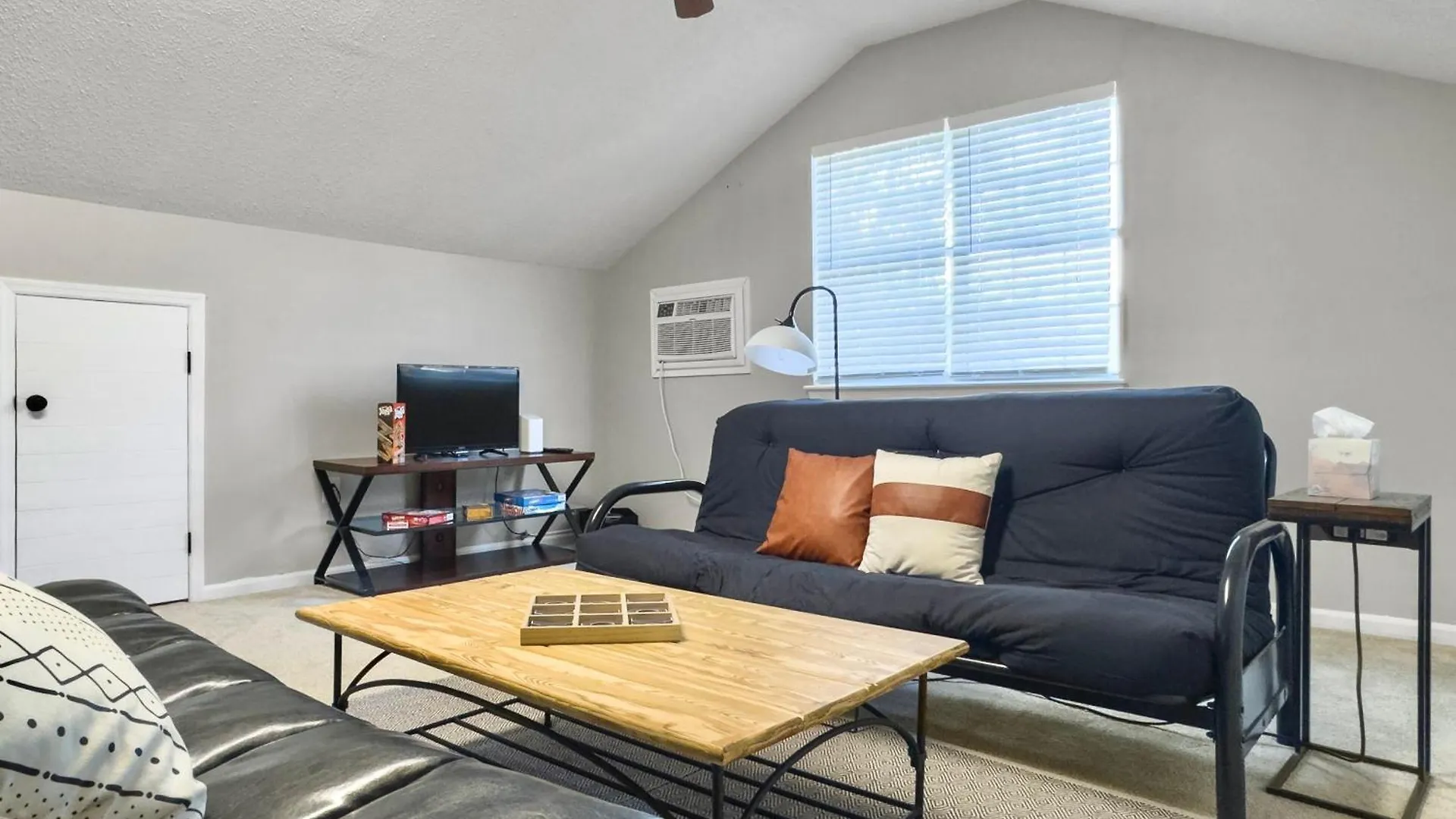 Cozy Away From - Pet-friendly, King Bed Holiday home
