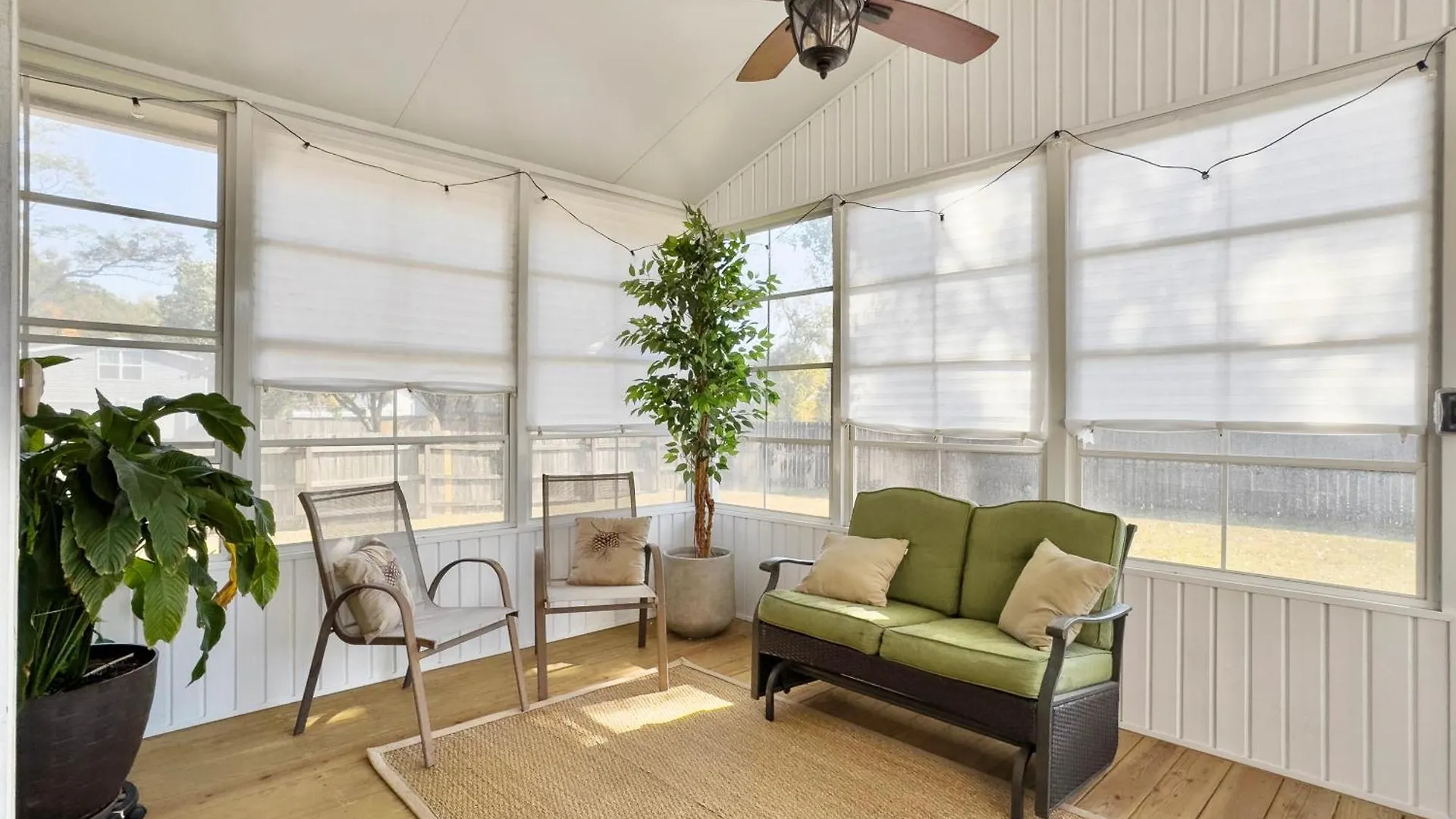 Cozy Away From - Pet-friendly, King Bed *