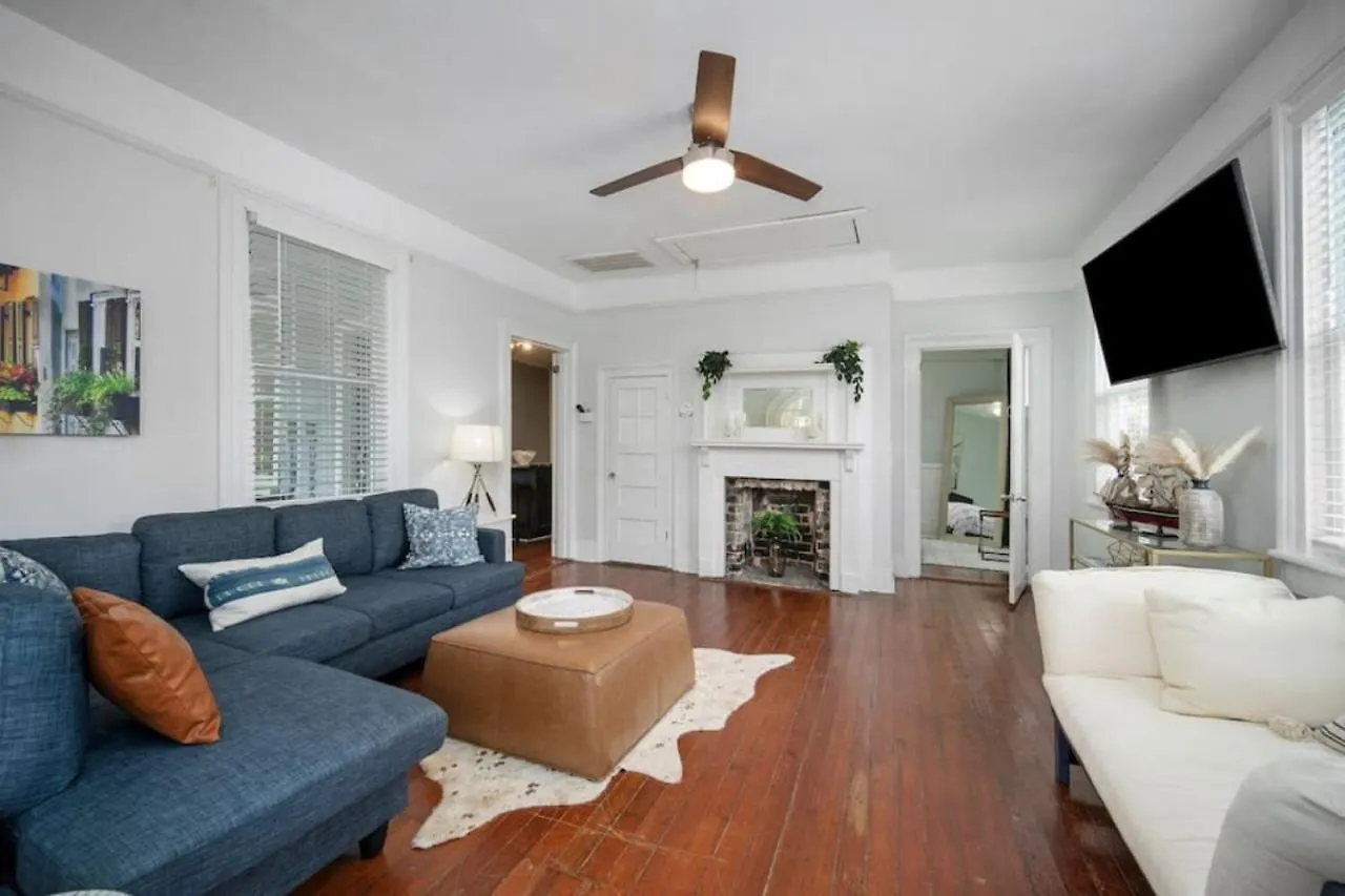 Lovely & Historical 3br - Balcony - Location *