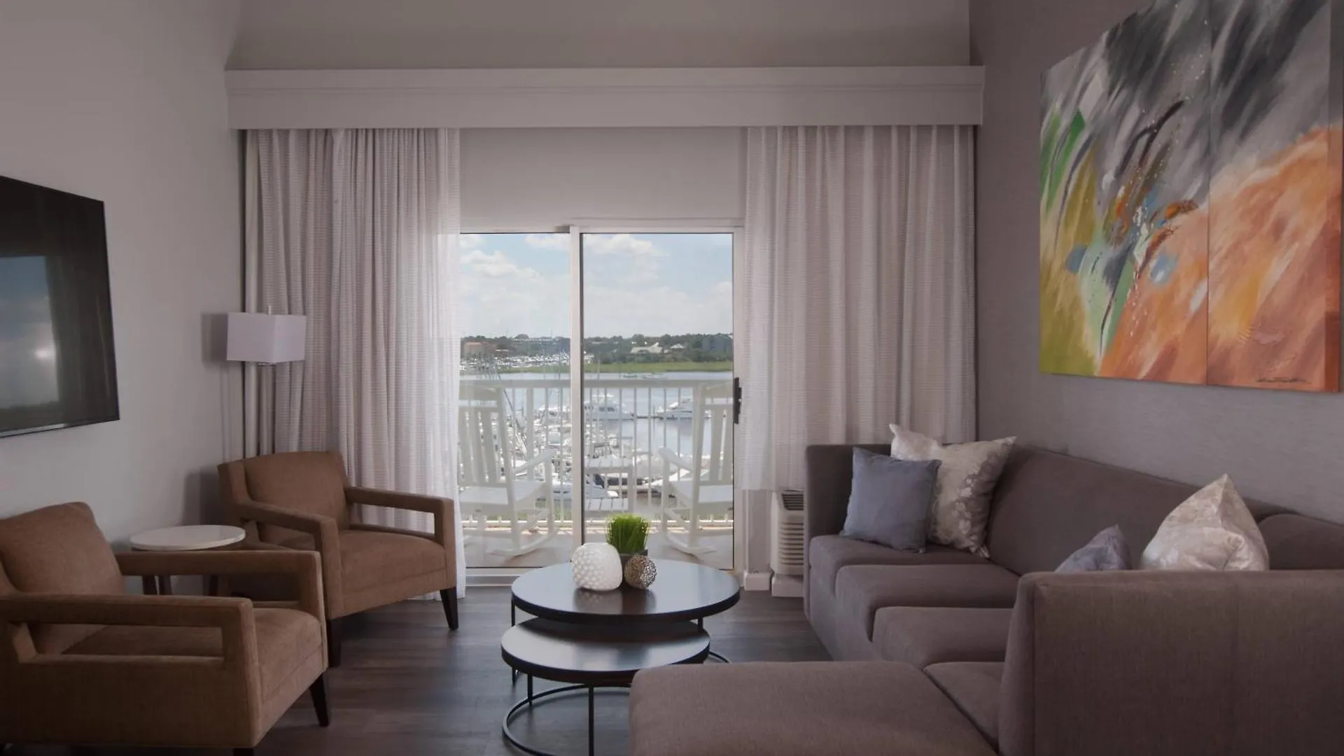 Courtyard Waterfront Charleston
