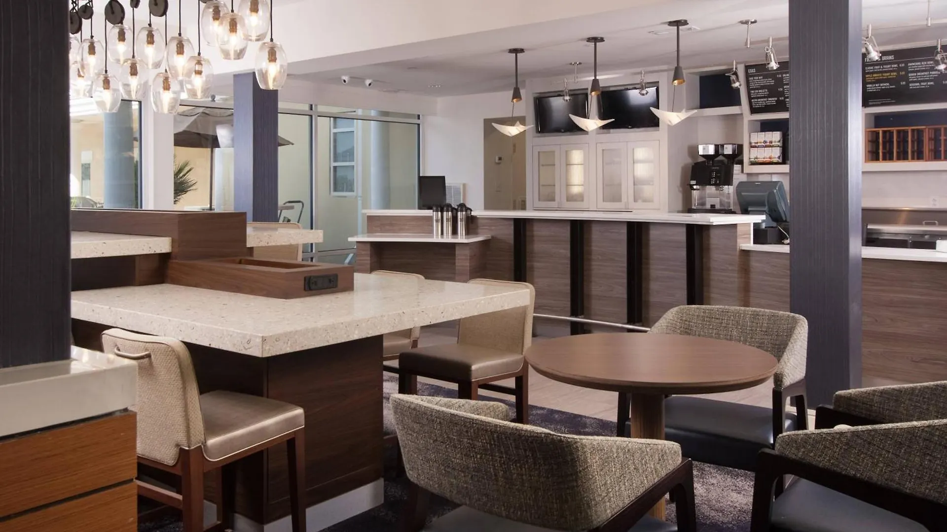 Hotel Courtyard Waterfront 3*