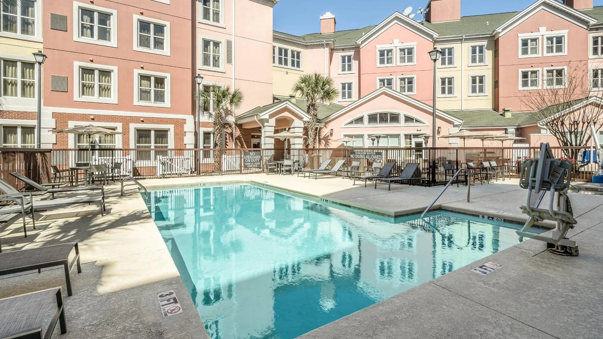 By Marriott Charleston Airport Hotel 3*