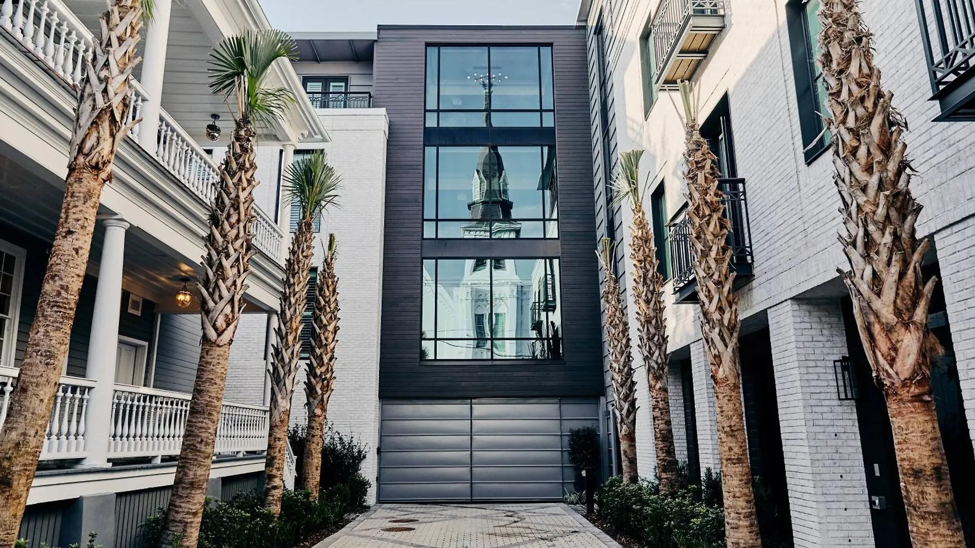 Bella Grace Hotel