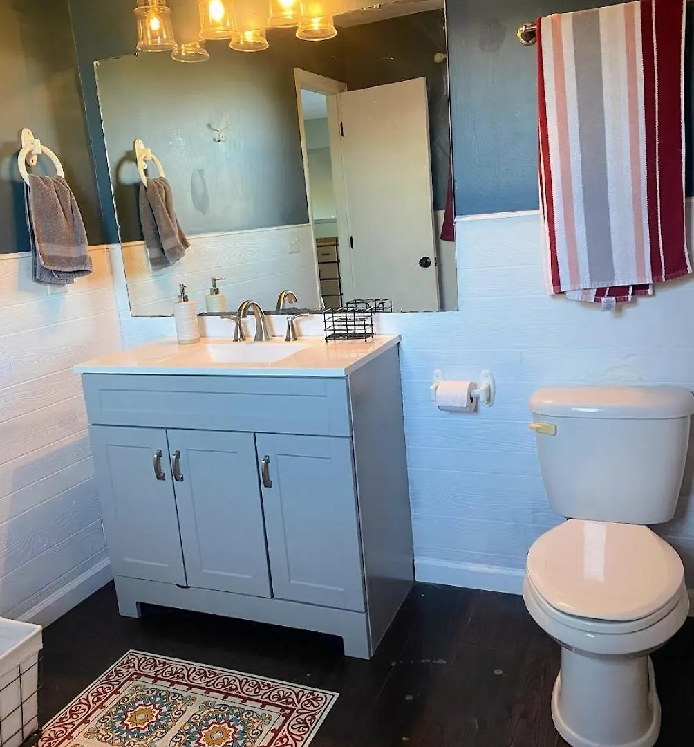 Full Townhouse Near Shem Creek & Downtown With Hot Tub