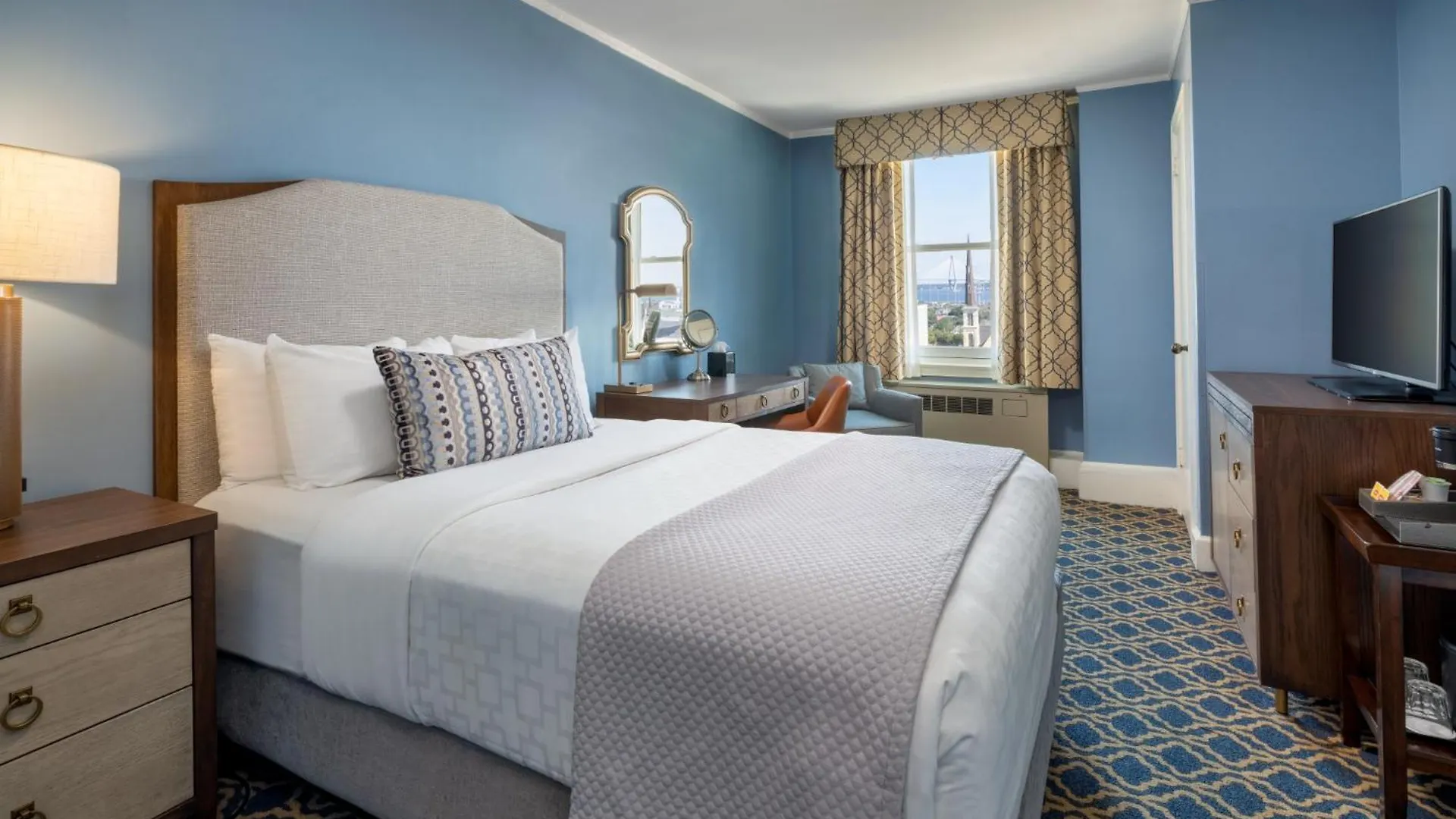 Francis Marion Hotel 4*