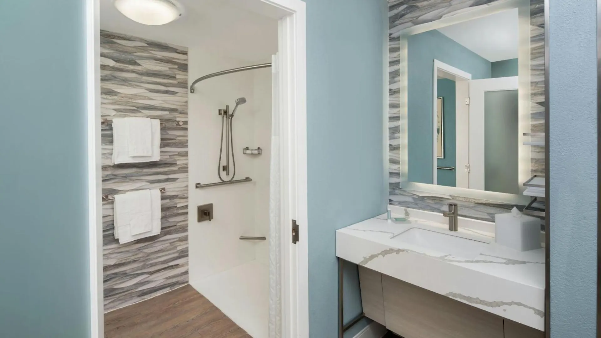 Courtyard Waterfront 3* Charleston