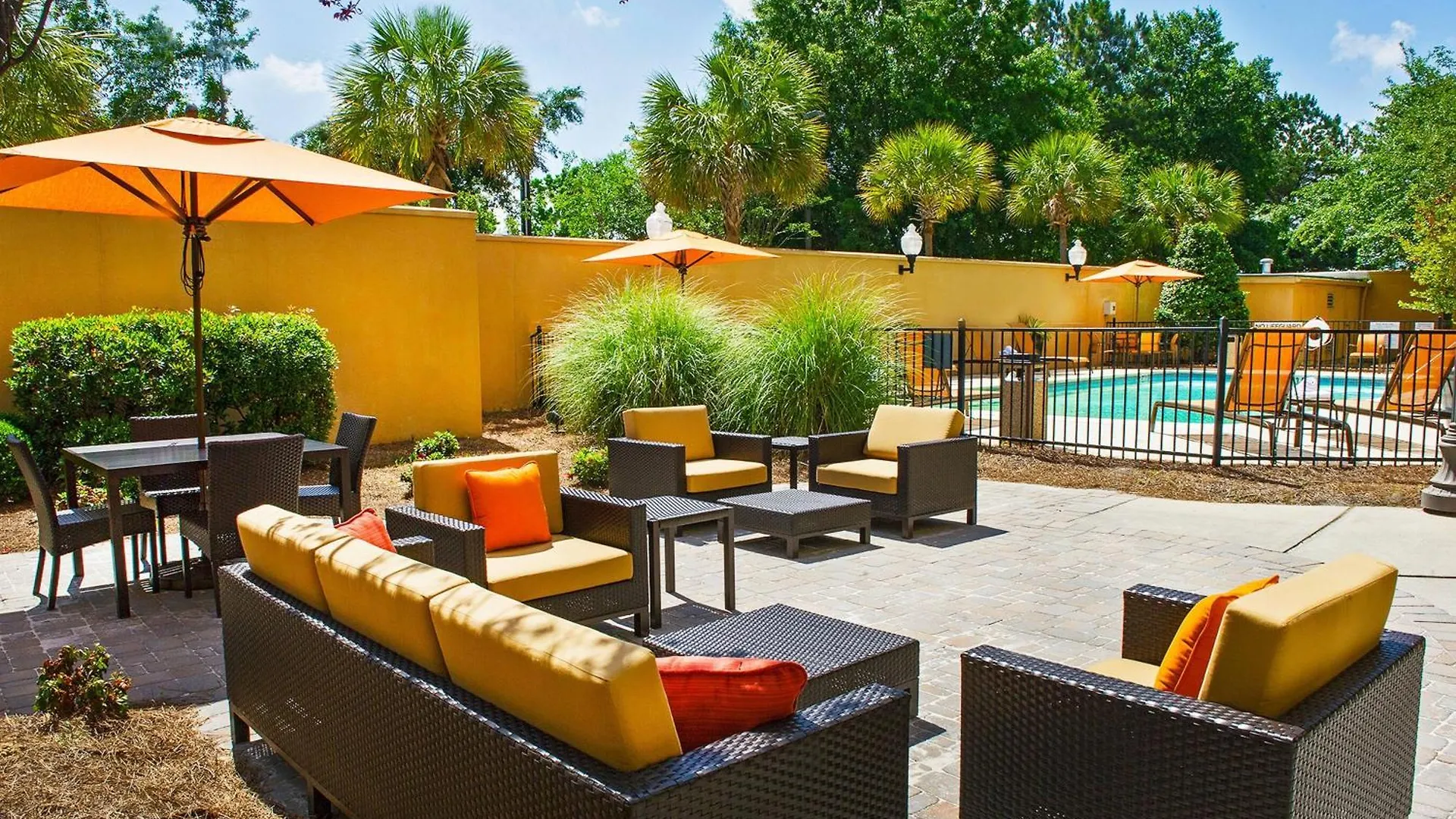 Courtyard By Marriott Airport Coliseum Hotel 3*
