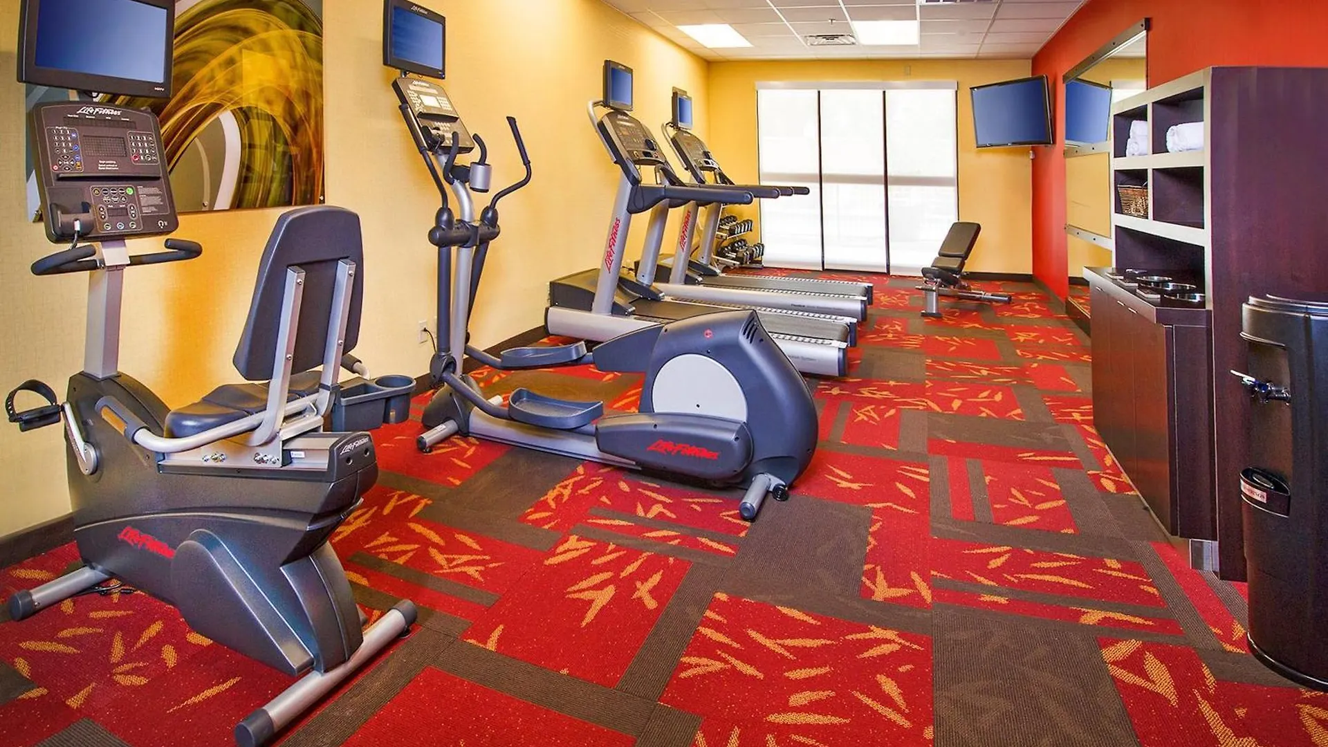 Courtyard By Marriott Airport Coliseum Hotel