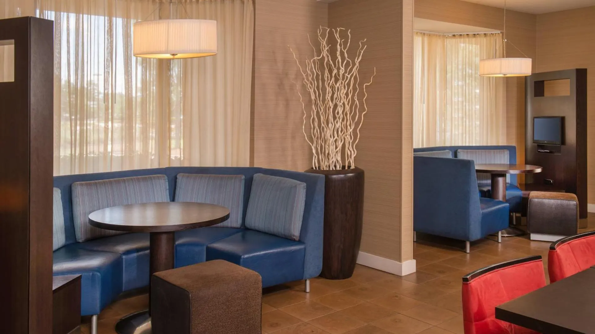 Hotel Courtyard By Marriott Airport Coliseum 3*