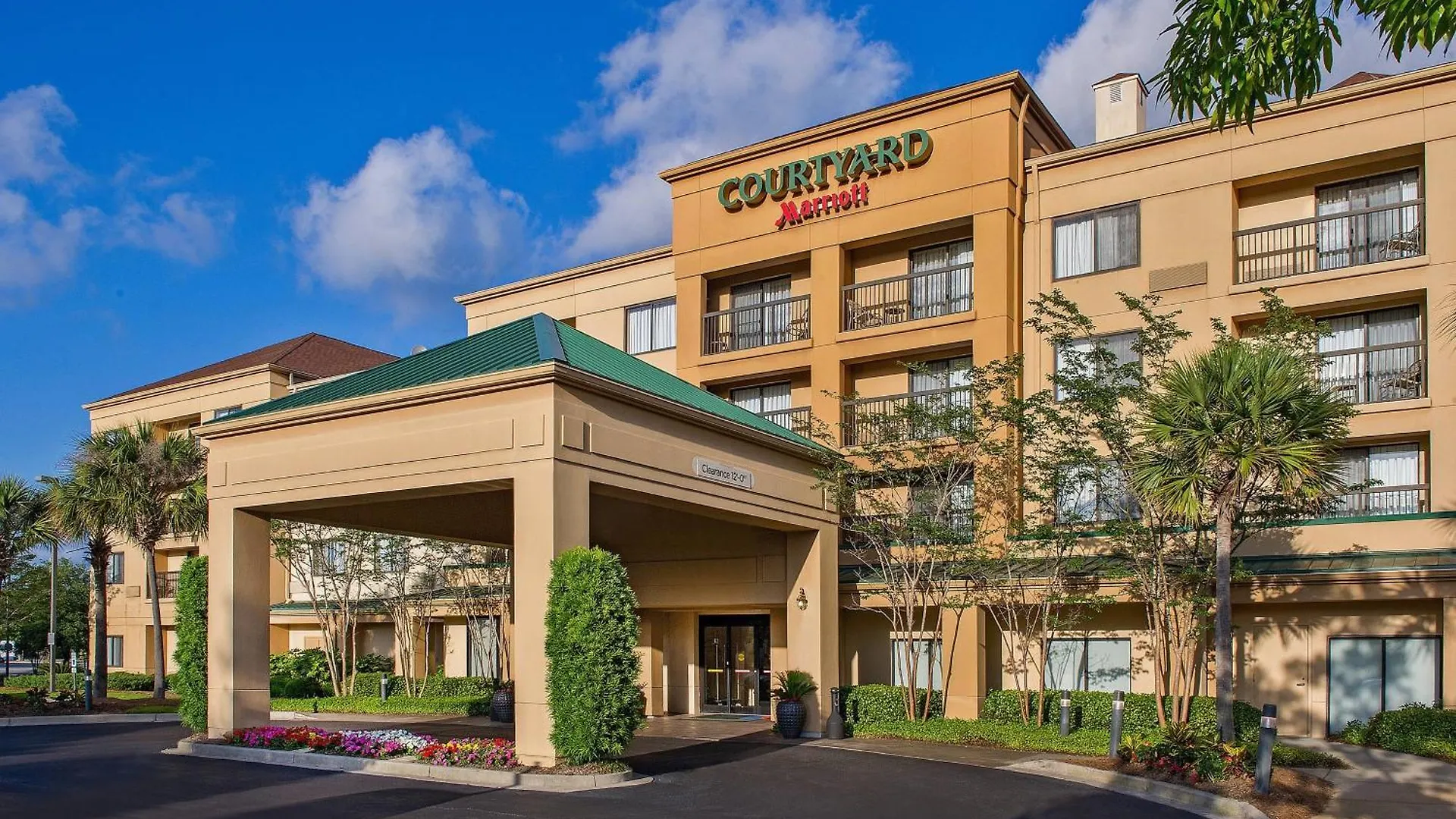 Courtyard By Marriott Airport Coliseum Hotel