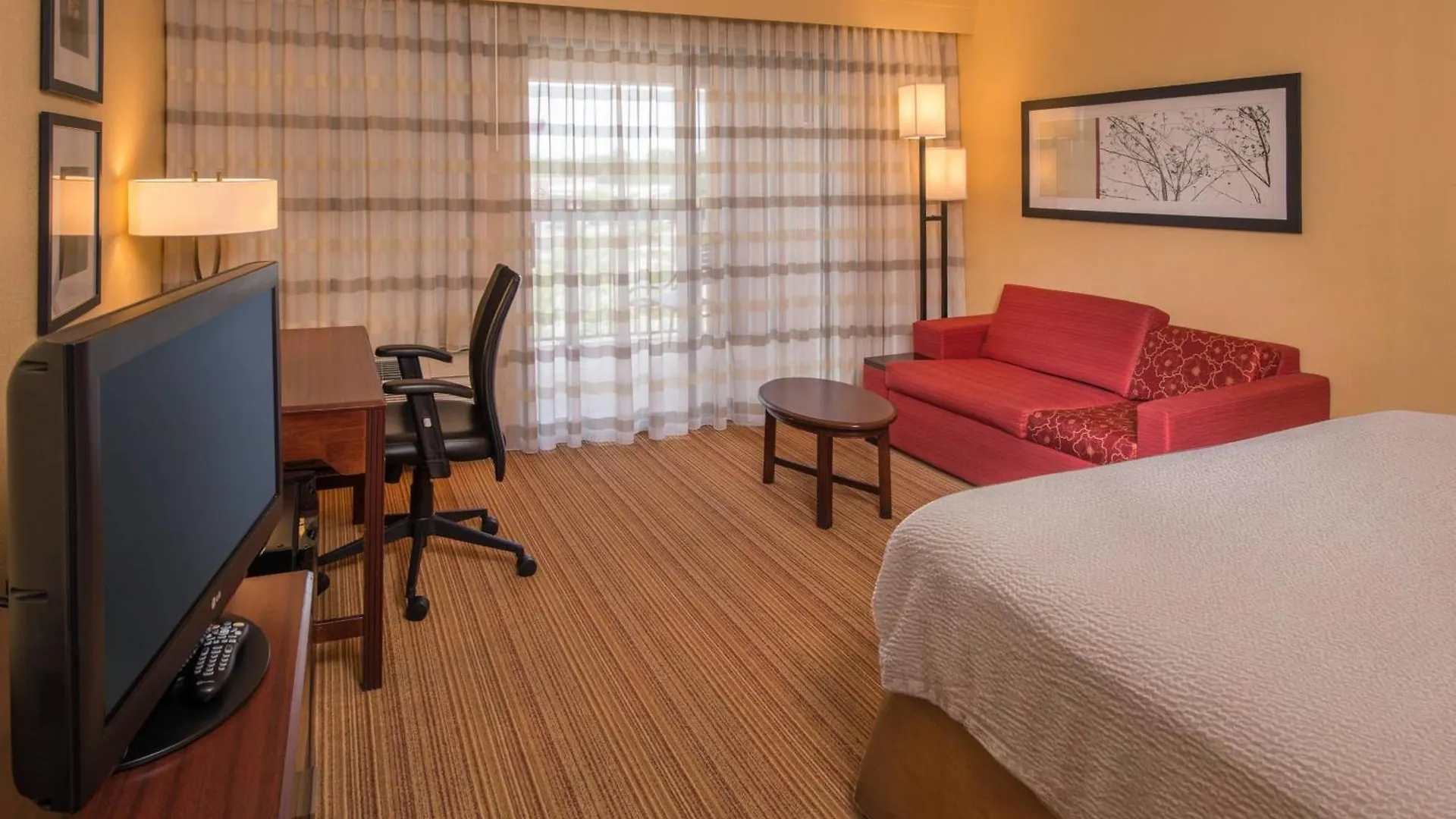 Hotel Courtyard By Marriott Airport Coliseum 3*