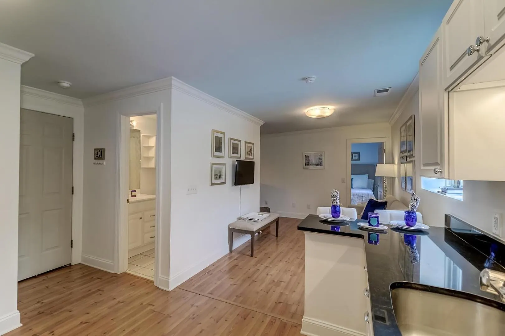 King Bee Apartment Charleston