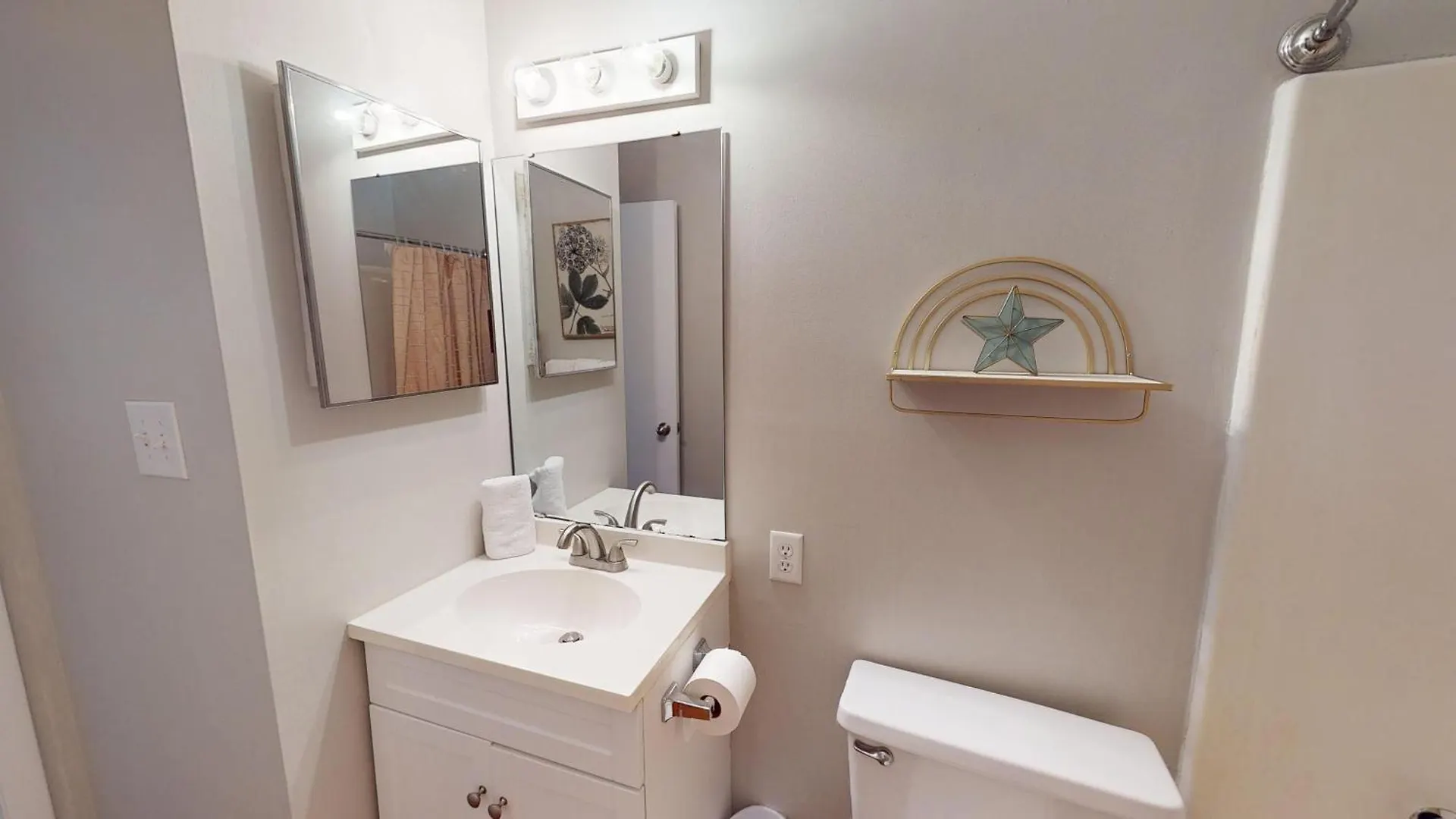 Bumble Bee Apartment Charleston