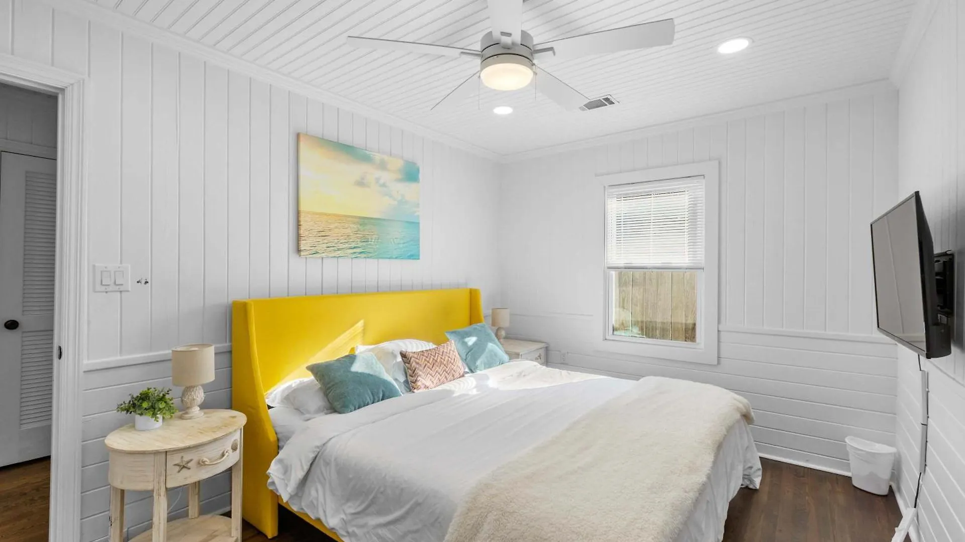 Chic Modern House Close To Beaches & Downtown Holiday home *