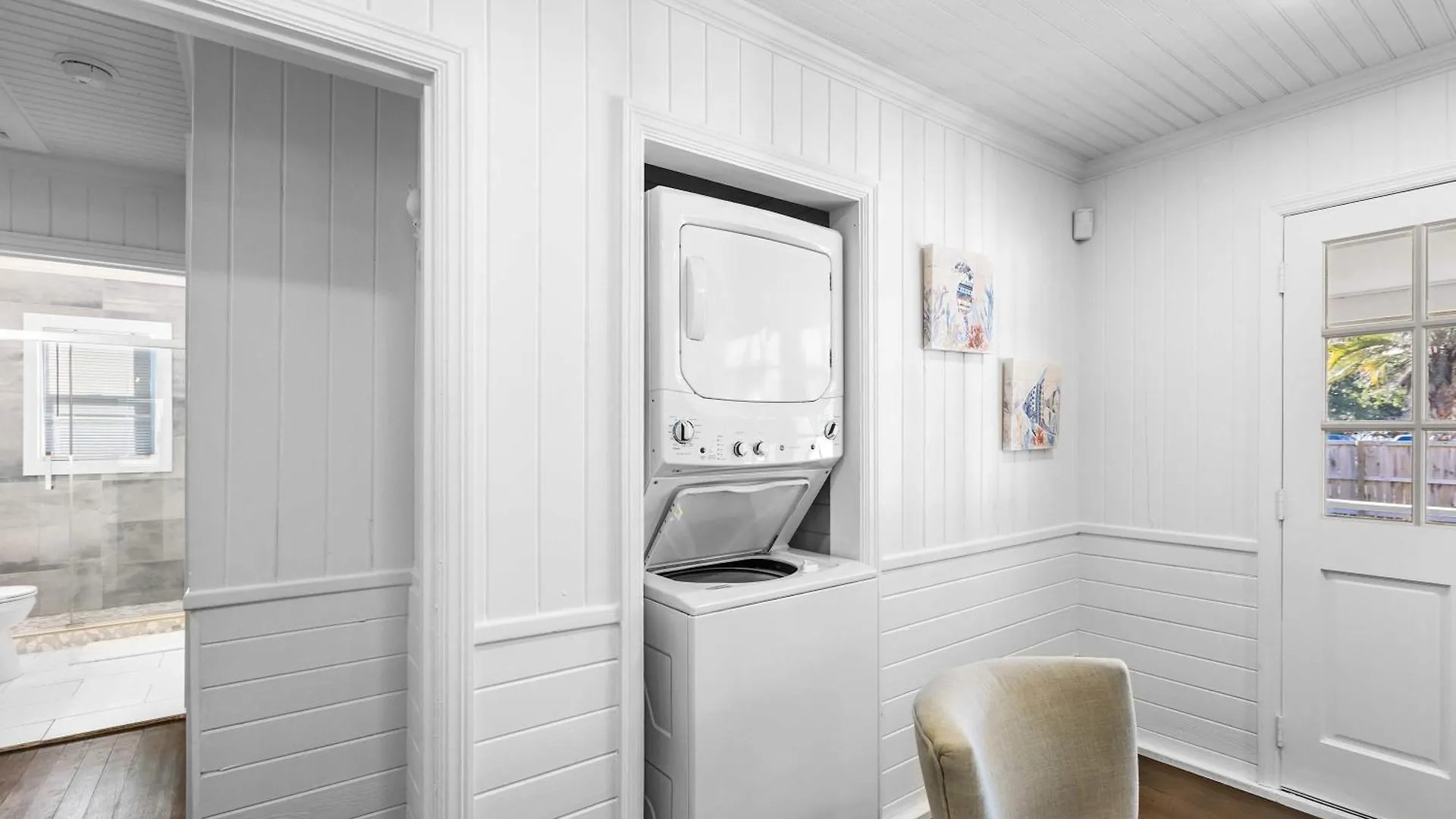 Holiday home Chic Modern House Close To Beaches & Downtown
