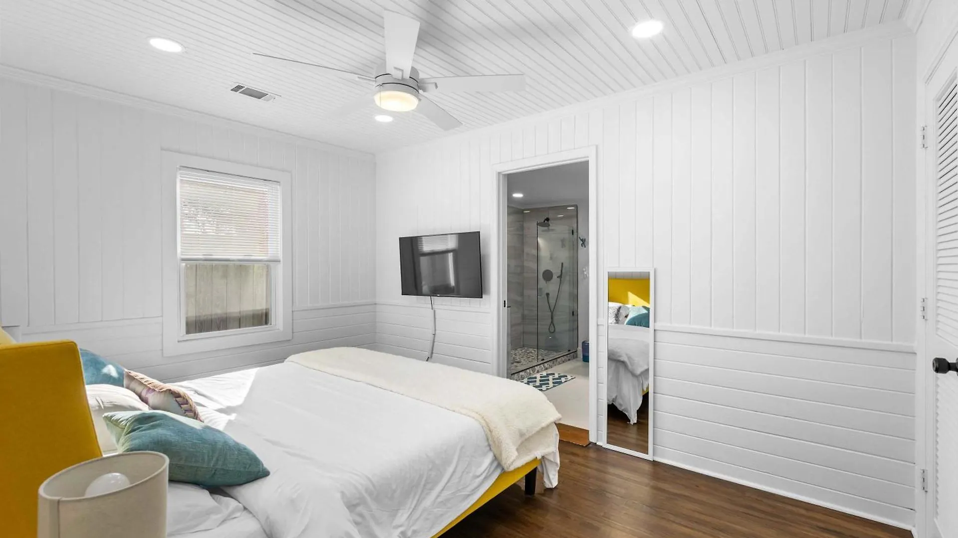 Chic Modern House Close To Beaches & Downtown Holiday home *