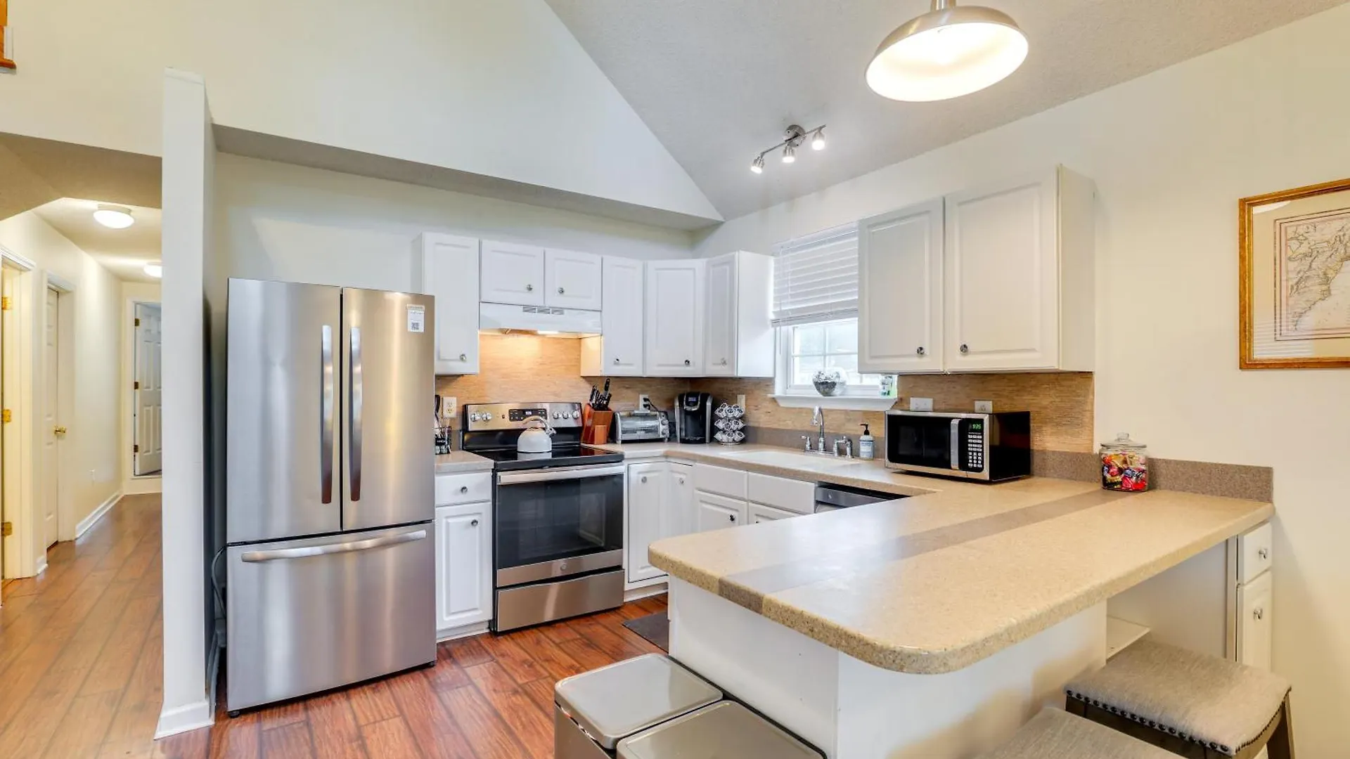 Cozy With Yard About 9 Mi To Dtwn Charleston! Holiday home Charleston
